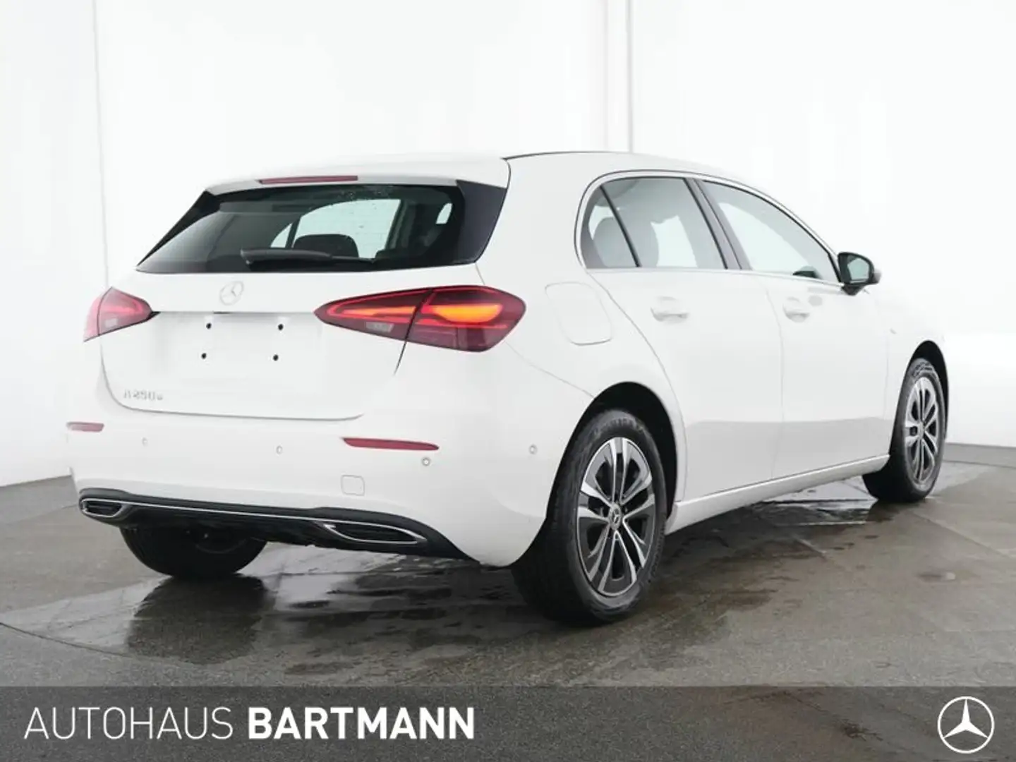 Mercedes-Benz A 250 A 250 e PROGRESSIVE+DISTRONIC TOTWINKEL+SPUR+LED Weiß - 2