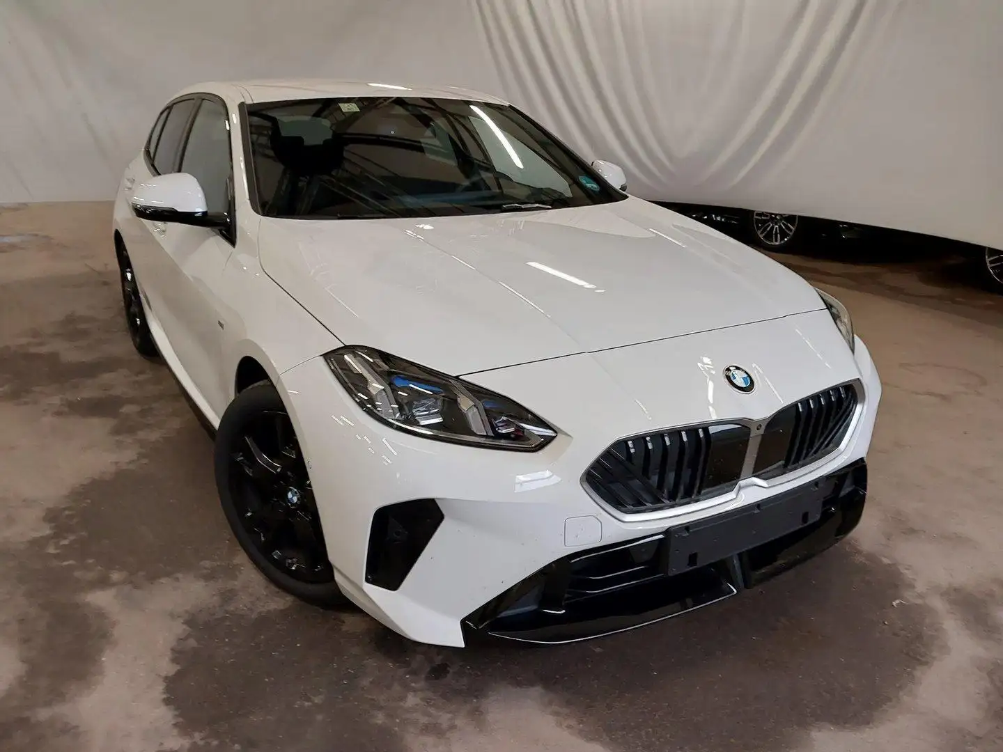 BMW 120 M-Sport ACC HeadUp H&K eSitze eKla KoZg 360° Blanc - 2