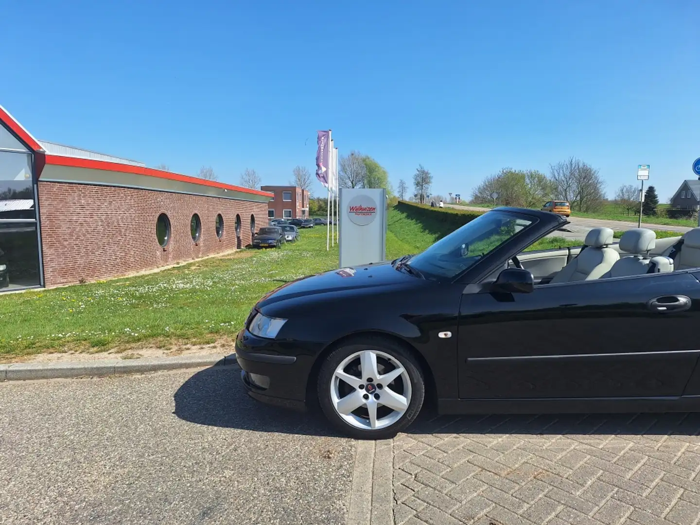 Saab 9-3 Cabrio 1.8t Vector Zwart - 1