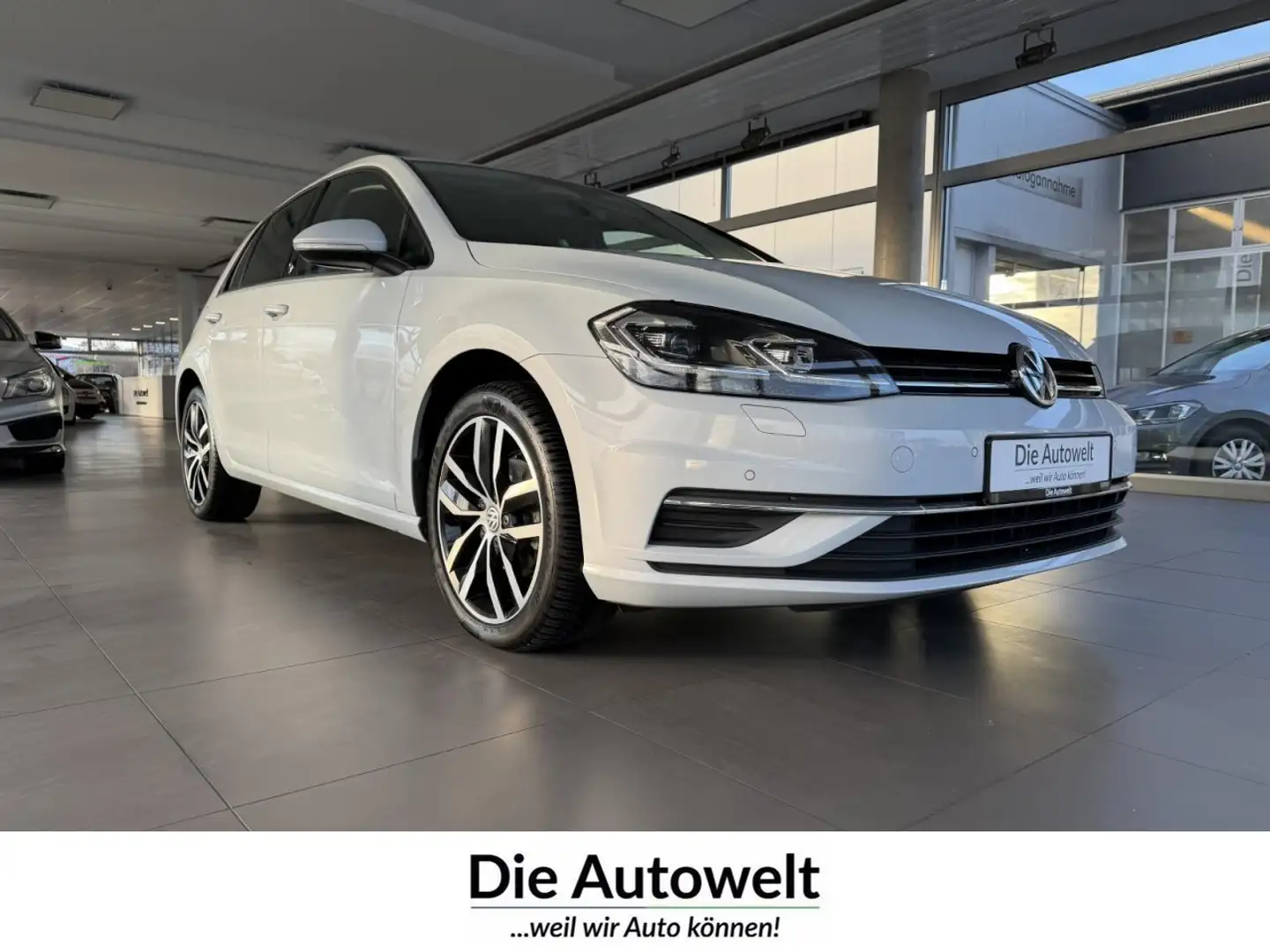 Volkswagen Golf VII Lim. Sound 1.0 TSI NAVI LED ACC SHZG BT Klima Silber - 1