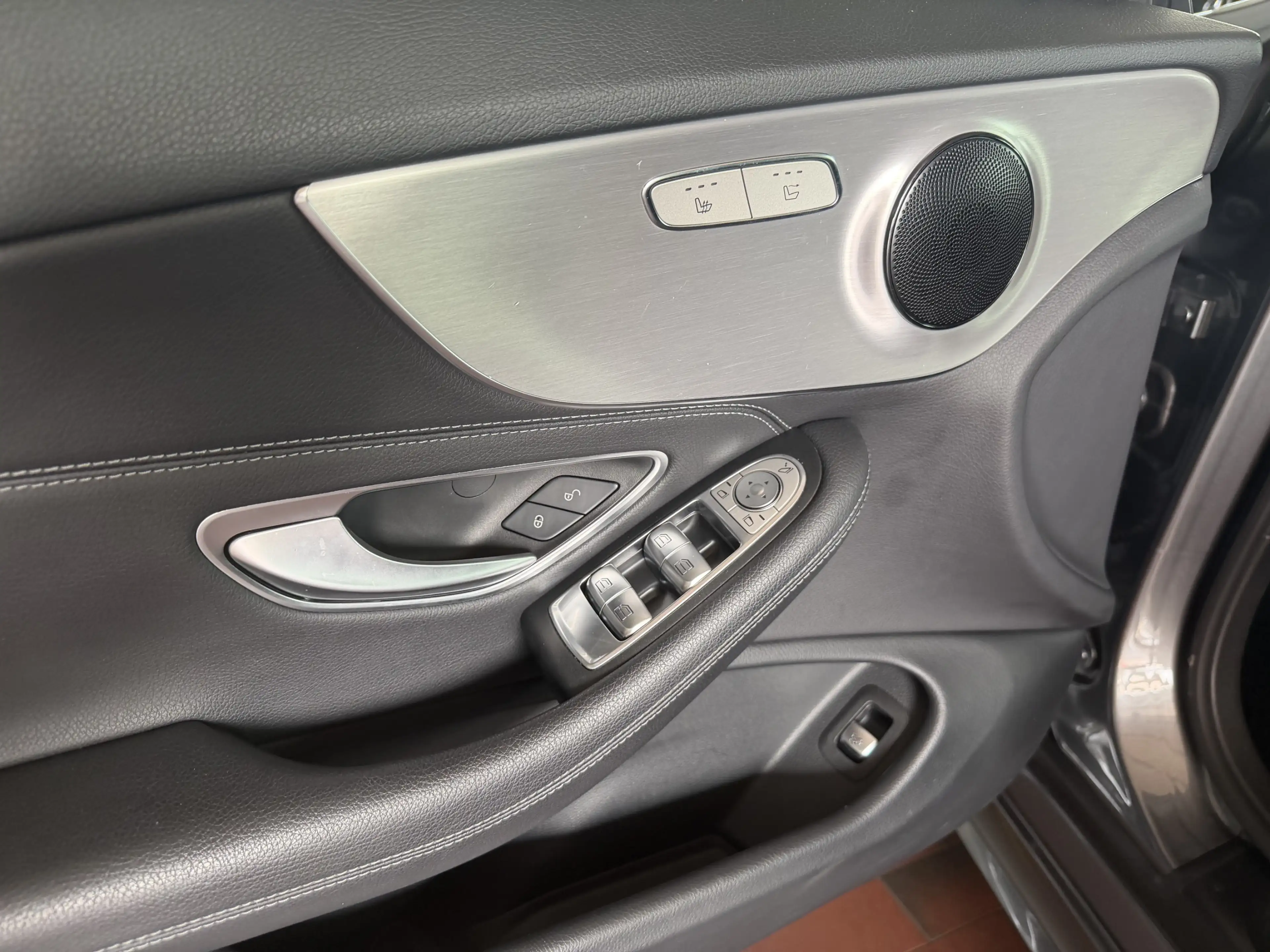 Mercedes-Benz C 200 CABRIO+AMG+CARPLAY+R-KAMERA+TOTWINKEL+LED — photo 5