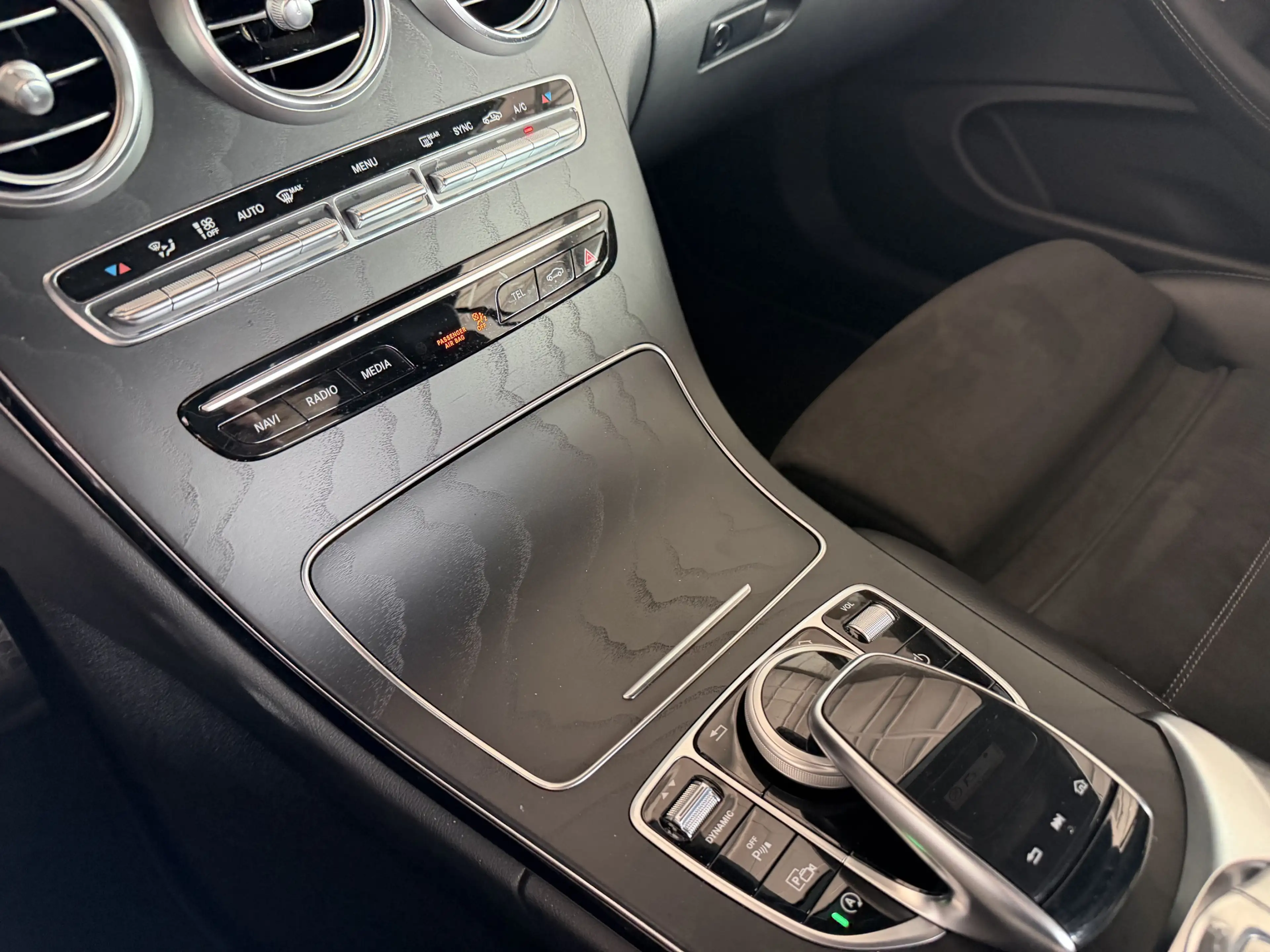 Mercedes-Benz C 200 CABRIO+AMG+CARPLAY+R-KAMERA+TOTWINKEL+LED — photo 12