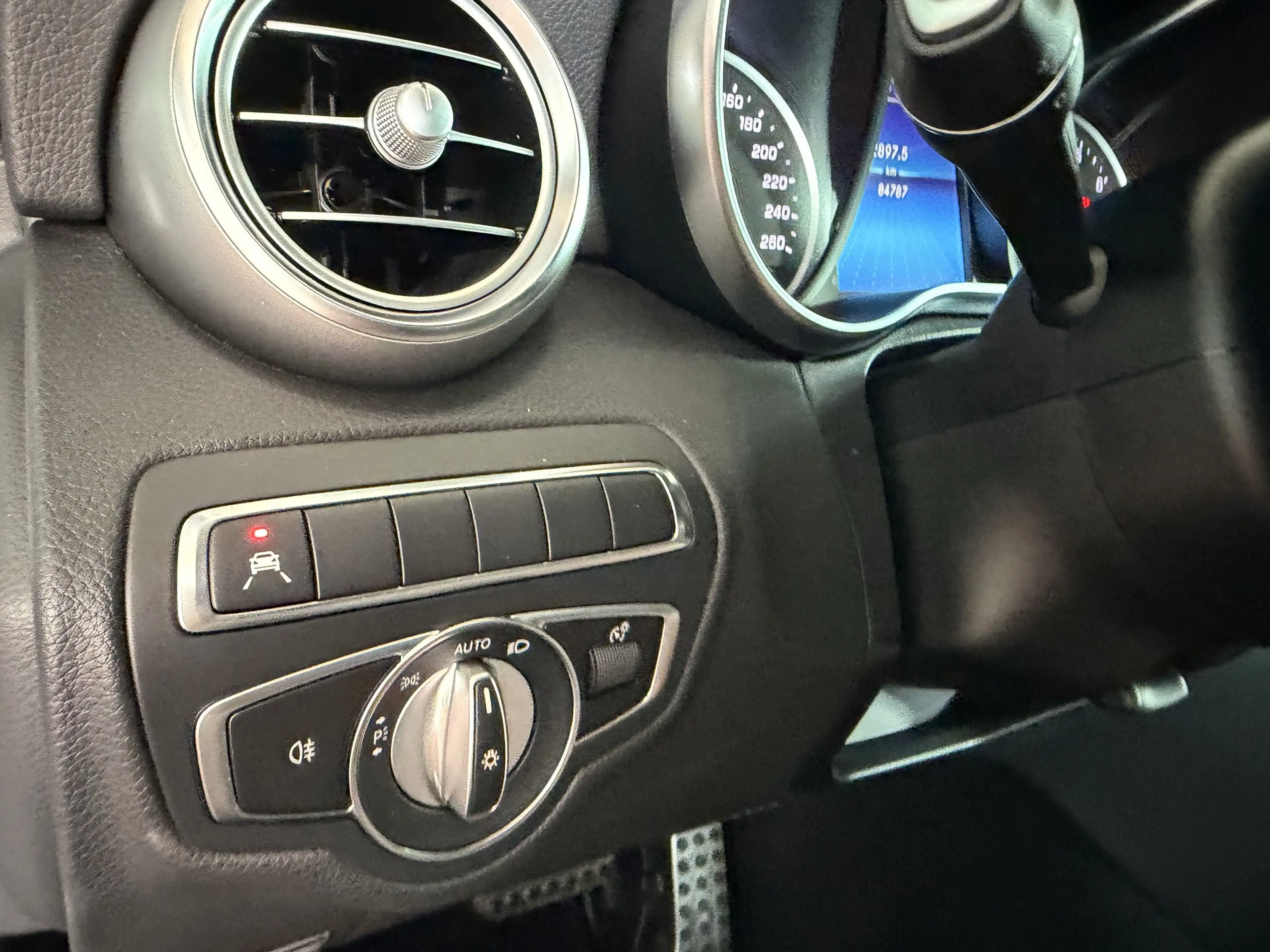 Mercedes-Benz C 200 CABRIO+AMG+CARPLAY+R-KAMERA+TOTWINKEL+LED — photo 10