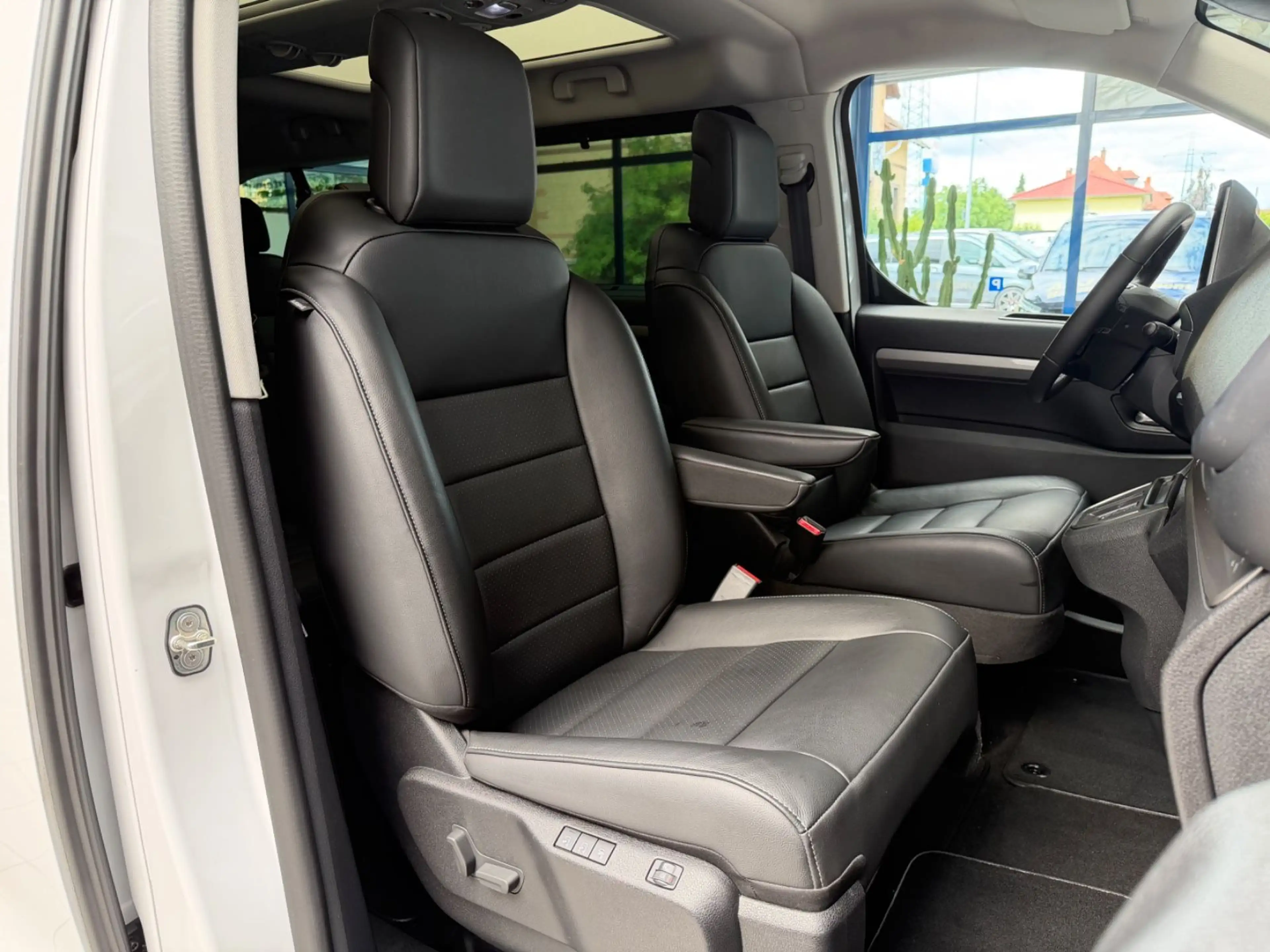 Peugeot Traveller 2.0 Allure L3*LED*Standh.*AHK*7-Sitzer — photo 9