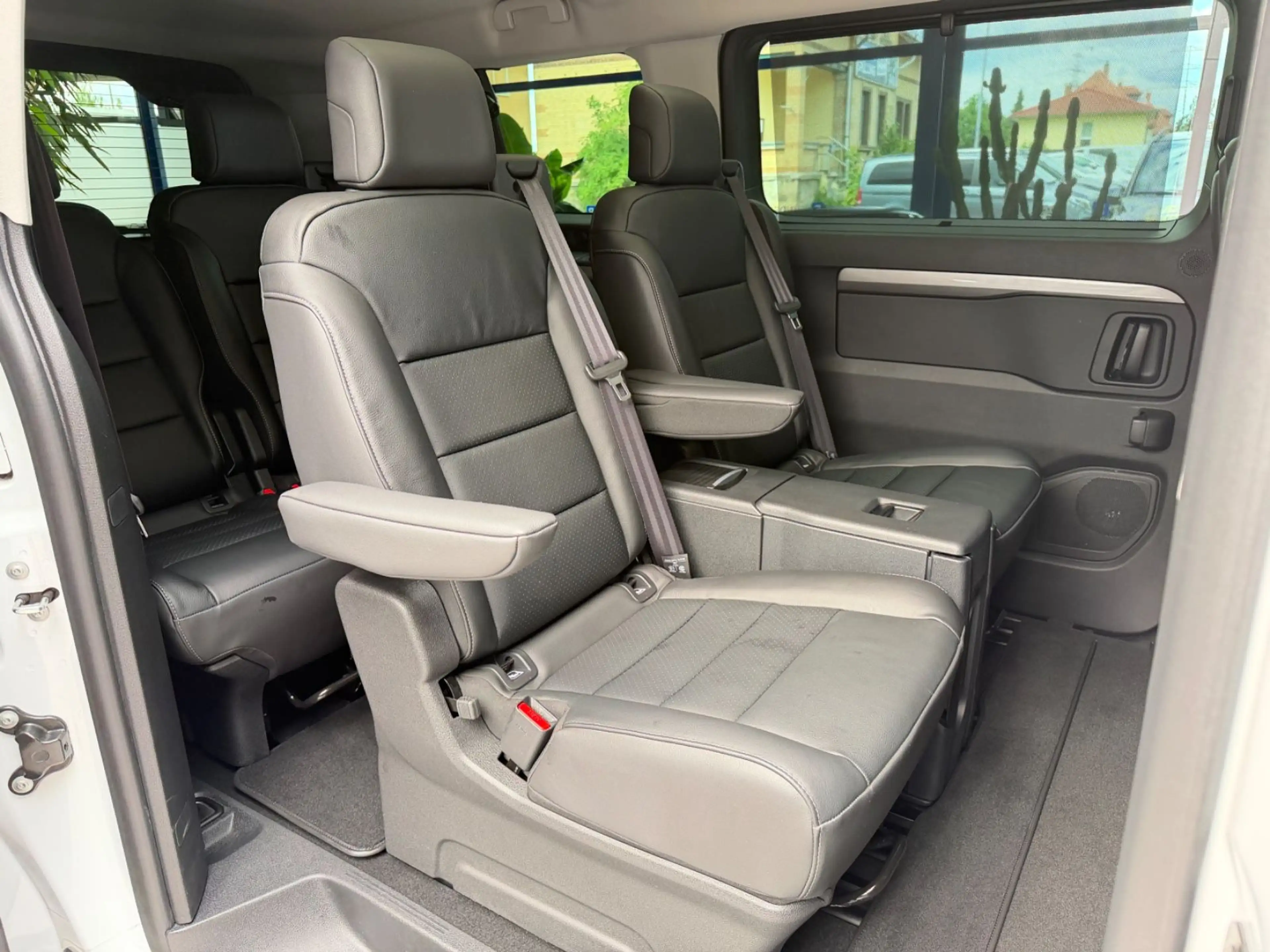 Peugeot Traveller 2.0 Allure L3*LED*Standh.*AHK*7-Sitzer — photo 10