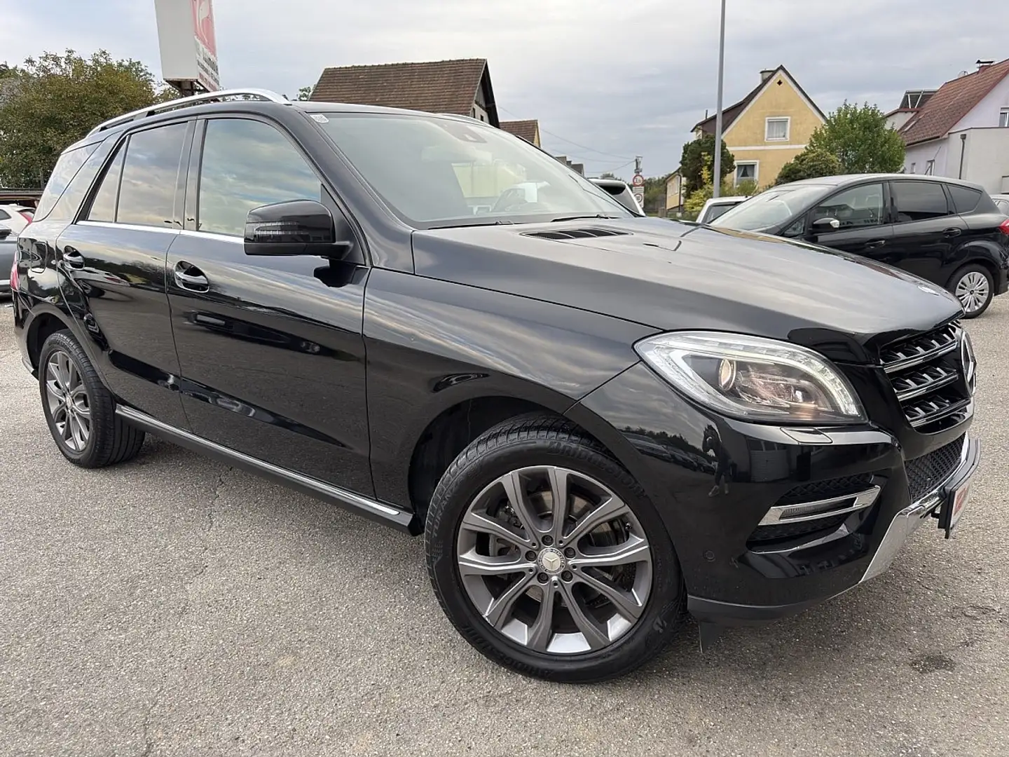 Mercedes-Benz ML 350 BlueTEC 4MATIC A-Edition Aut. Noir - 1