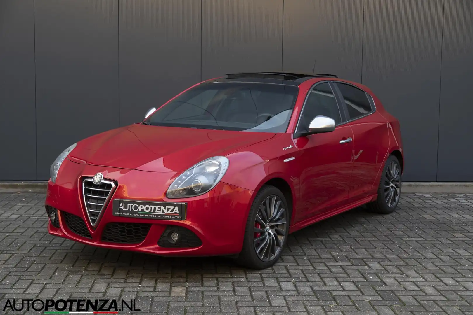 Alfa Romeo Giulietta 1.4T Sportiva TCT automaat Pano PDC 18" Rood - 1