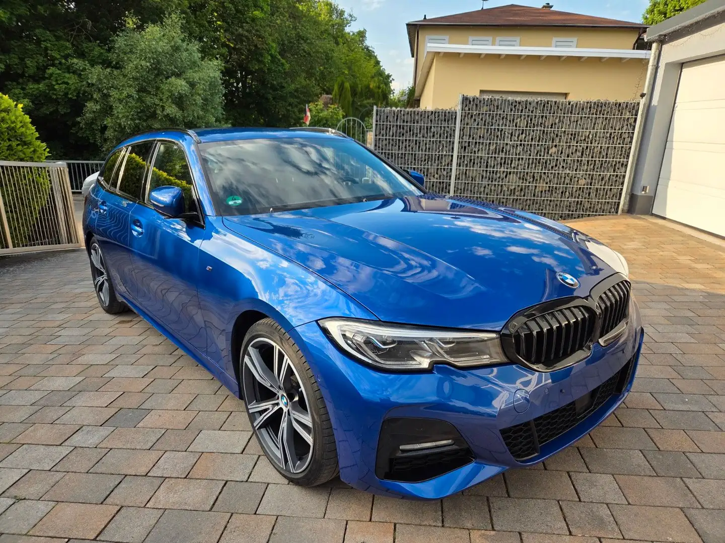 BMW 320 d M Paket LivePR HUD Hifi Kom Laser ACC 19 Blau - 1