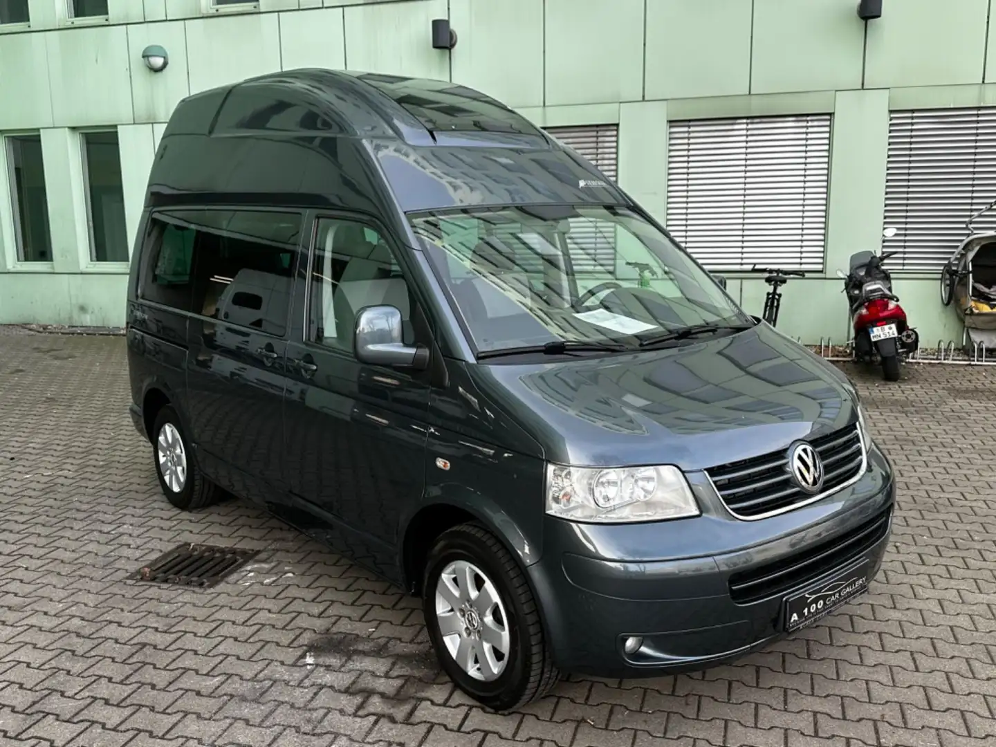 Volkswagen T5 Transporter Bus Multivan Startline*Klima*AHK* Grau - 2