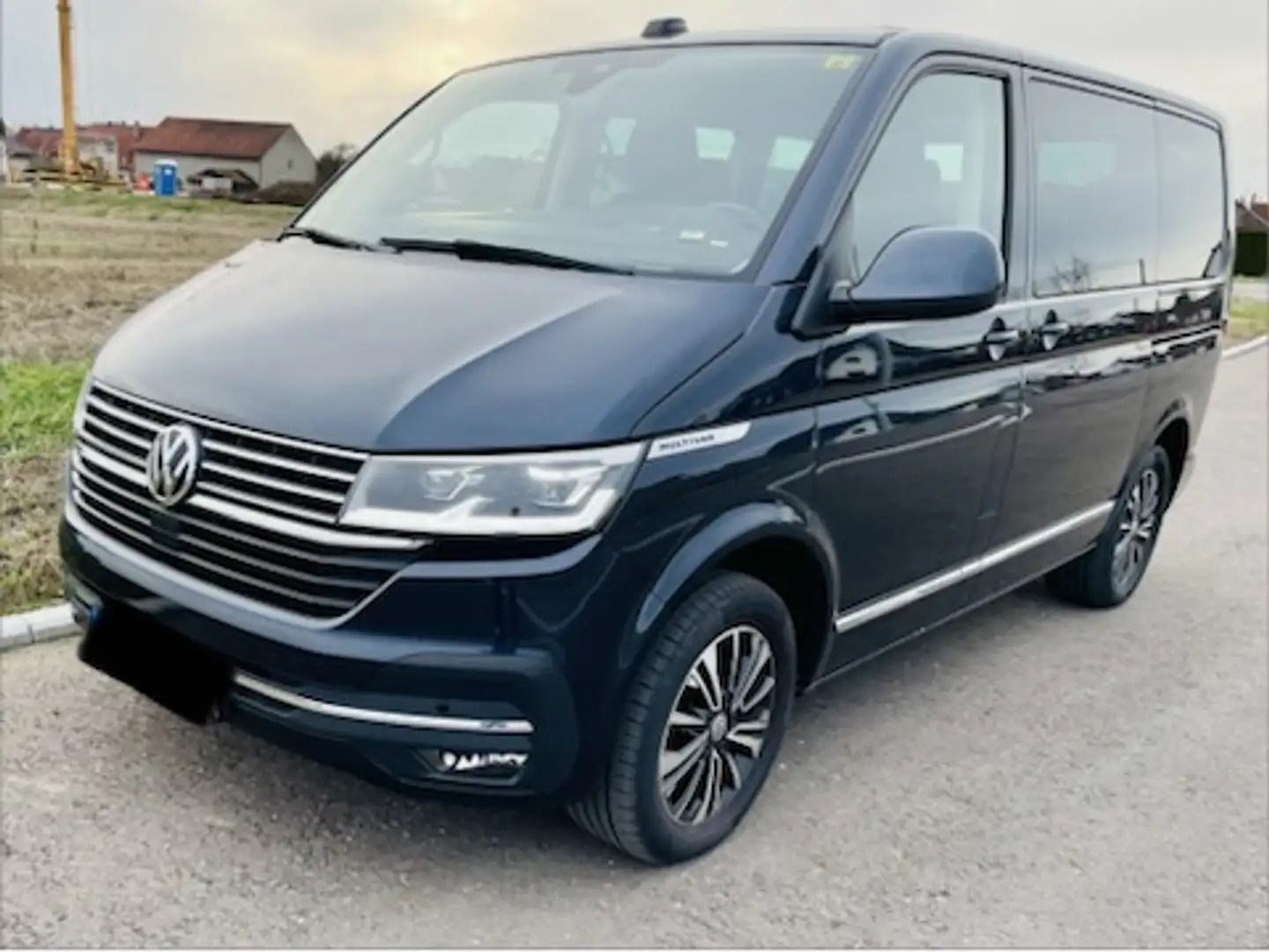 Volkswagen T6.1 Multivan Generation Six AHK LED Scheinwerfer Navi Standheizung Alcantara Sitze Blau - 2