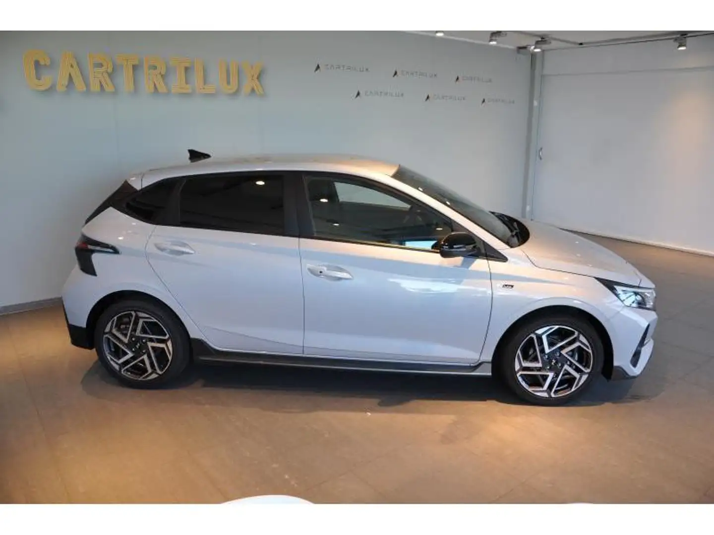 Hyundai i20 SKY NLINE 100 AUTO7 Gris - 2