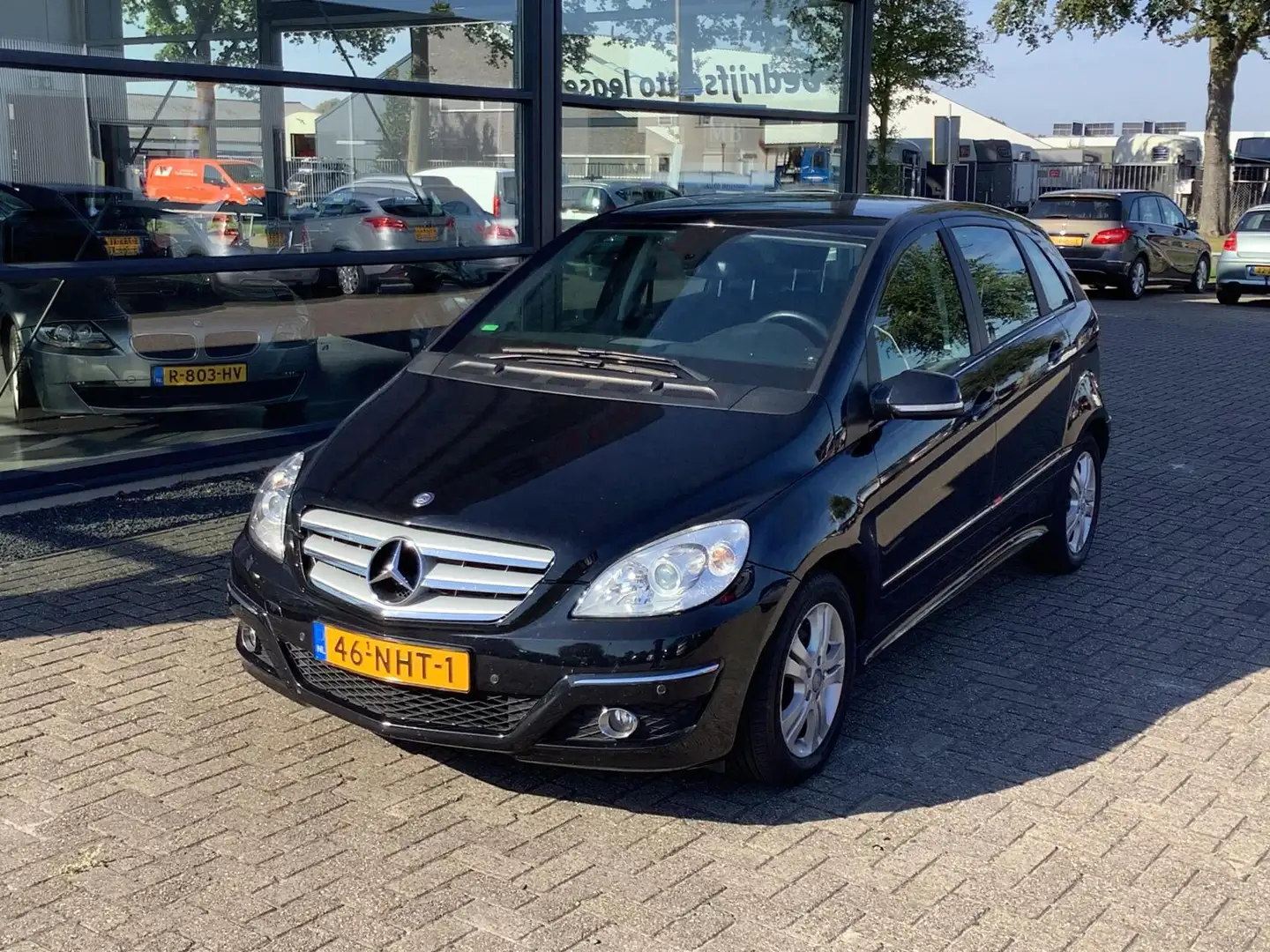Mercedes-Benz B 180 automaat, cruise, trekhaak, Noir - 2