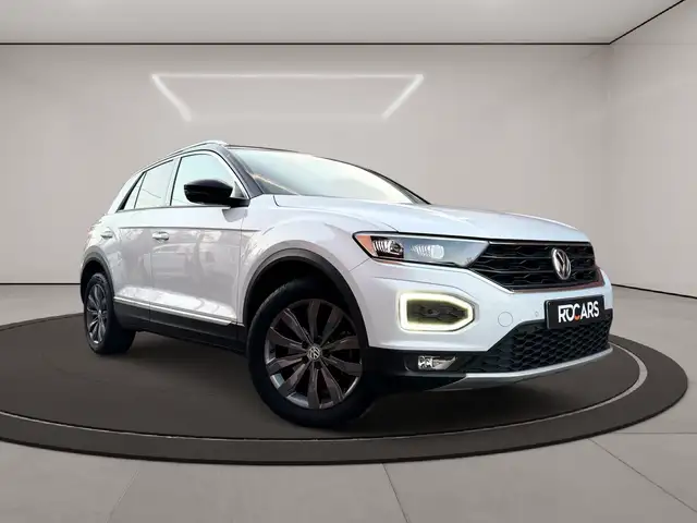 Volkswagen T-Roc view 3