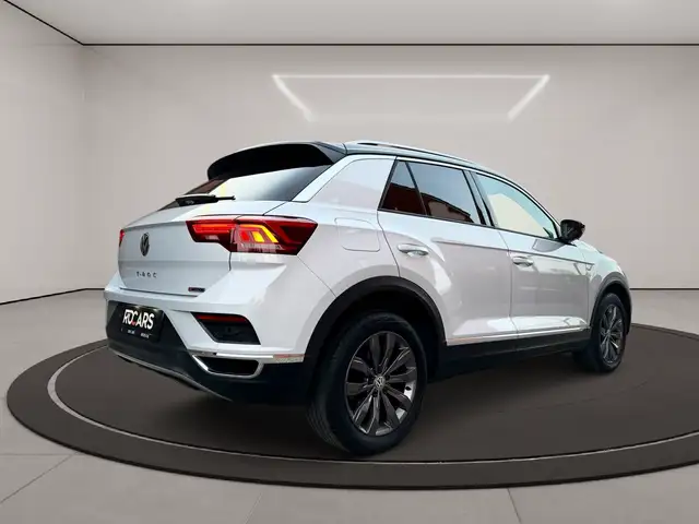 Volkswagen T-Roc view 8