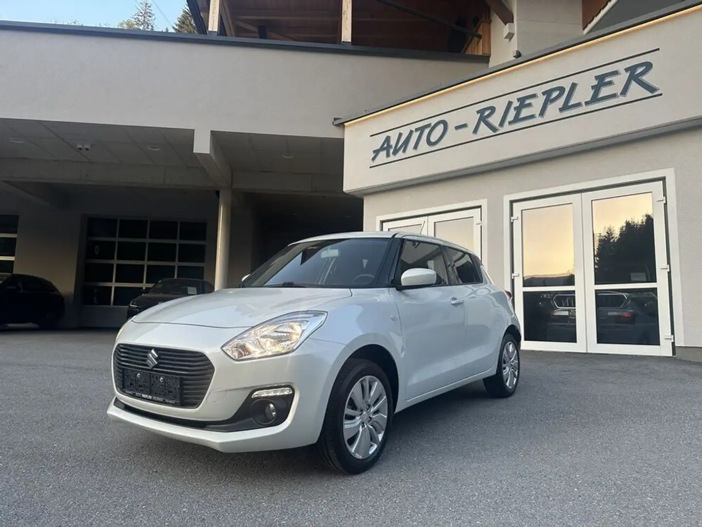 Suzuki Swift 1,2 DualJet Allgrip Shine Weiß - 1