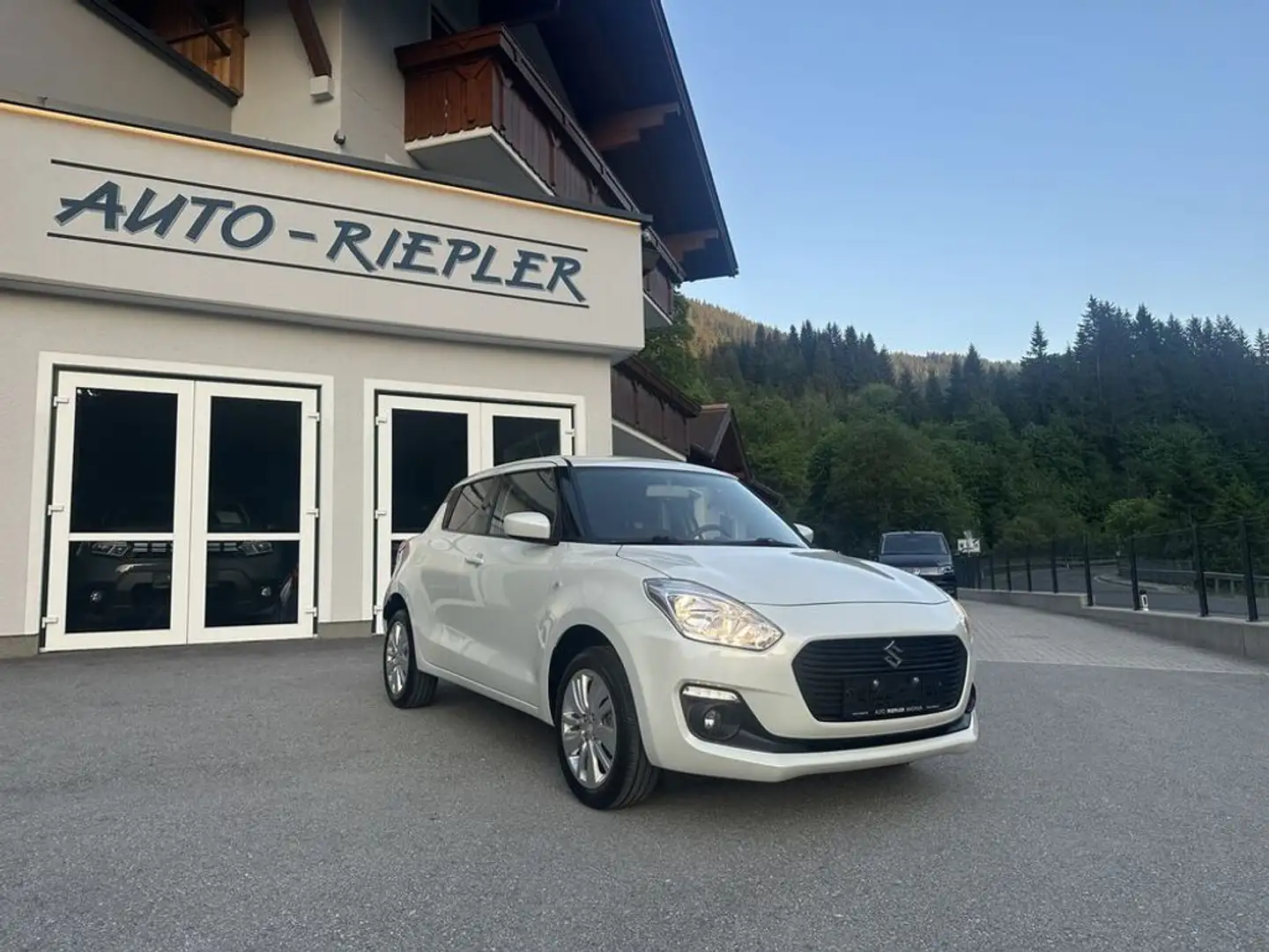 Suzuki Swift 1,2 DualJet Allgrip Shine Weiß - 2