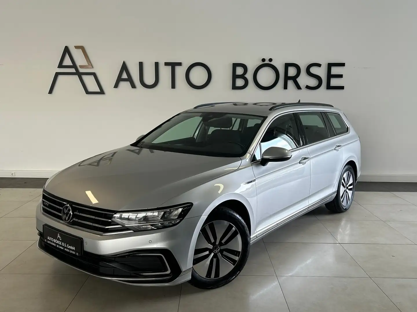 Volkswagen Passat Var. 1.4 eHybrid GTE*NAVI*ACC*CAM*SHZ*LED Silber - 1