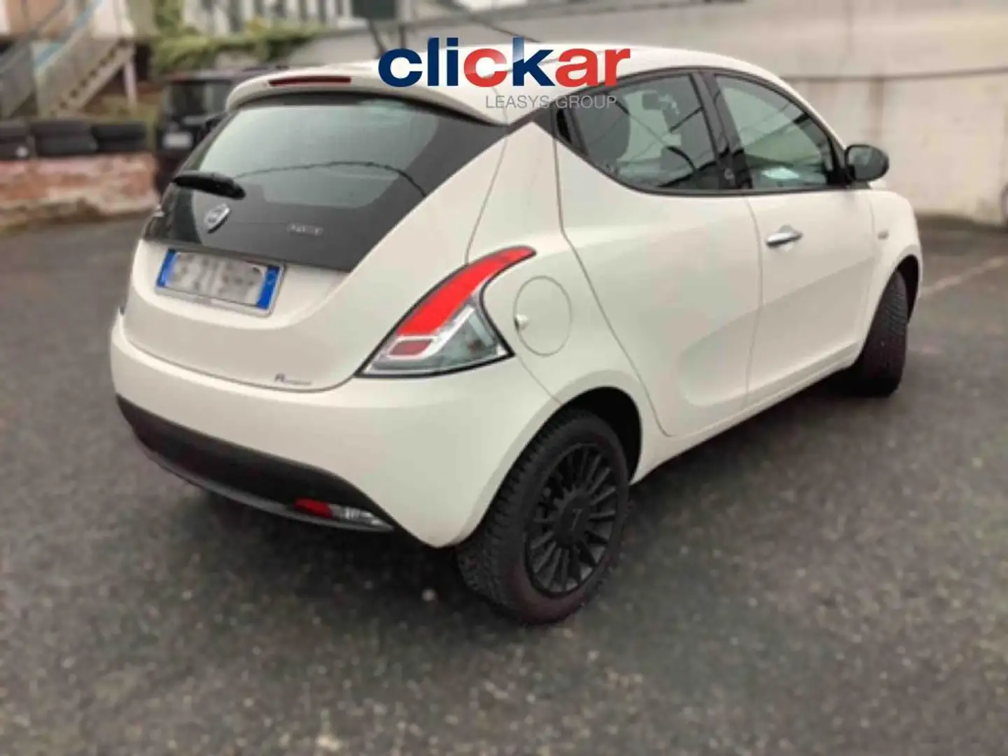 Lancia Ypsilon 1.0 firefly hybrid Silver s&s 70cv Bianco - 2