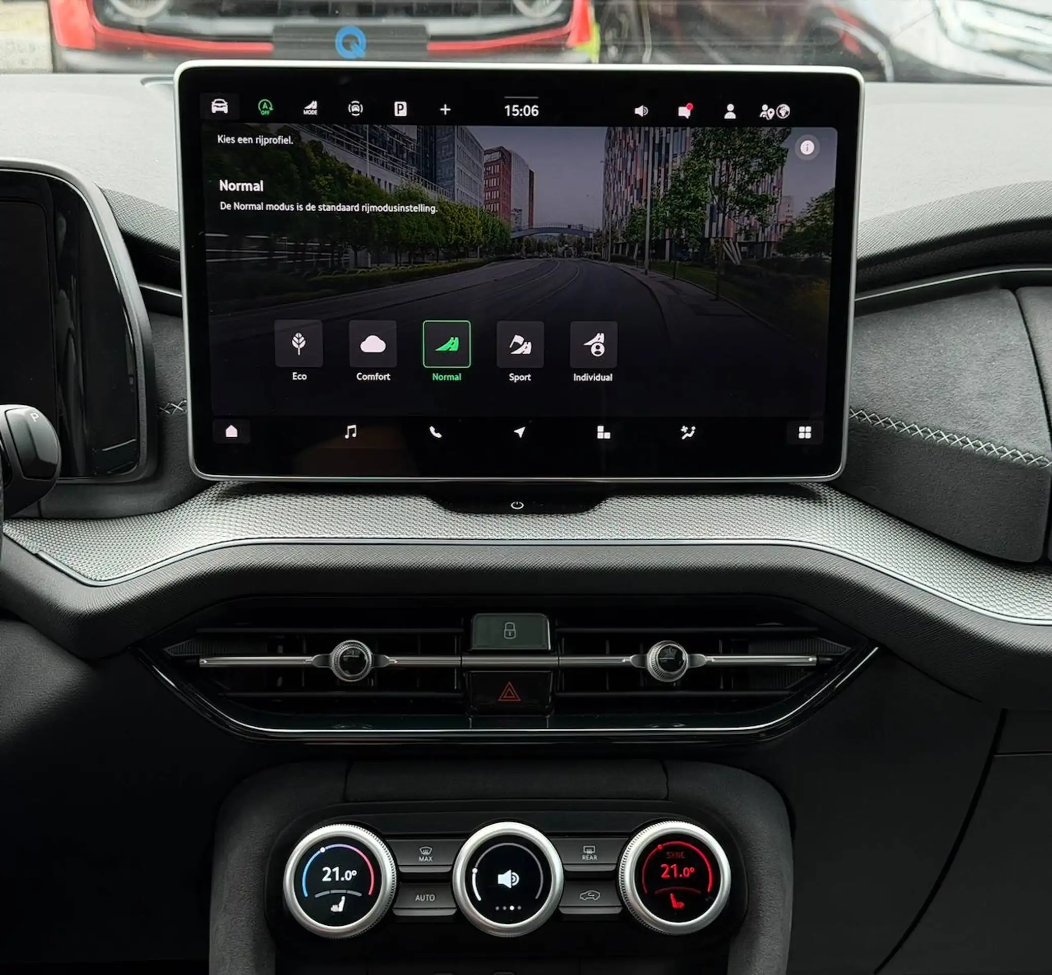 Skoda Kodiaq MHEV SPORTLINE PANO CANTON CAMERA CARPLAY SFEERVERLICHTING MEMORY SEATS — 17/19