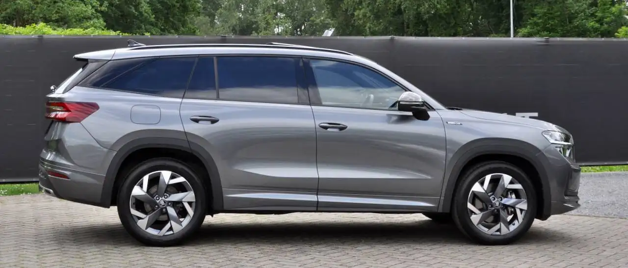 Skoda Kodiaq MHEV SPORTLINE PANO CANTON CAMERA CARPLAY SFEERVERLICHTING MEMORY SEATS — 2/19