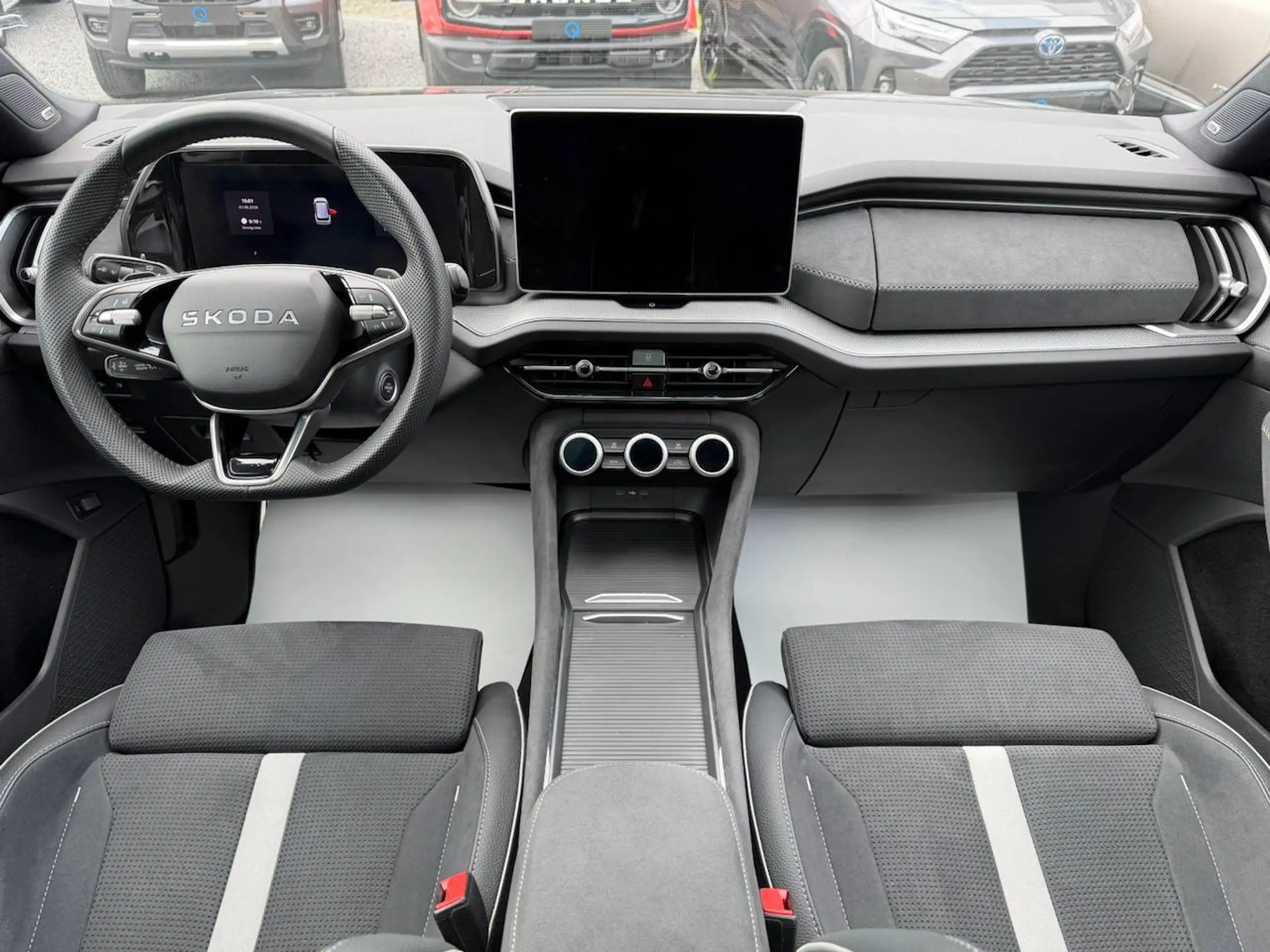 Skoda Kodiaq MHEV SPORTLINE PANO CANTON CAMERA CARPLAY SFEERVERLICHTING MEMORY SEATS — 8/19