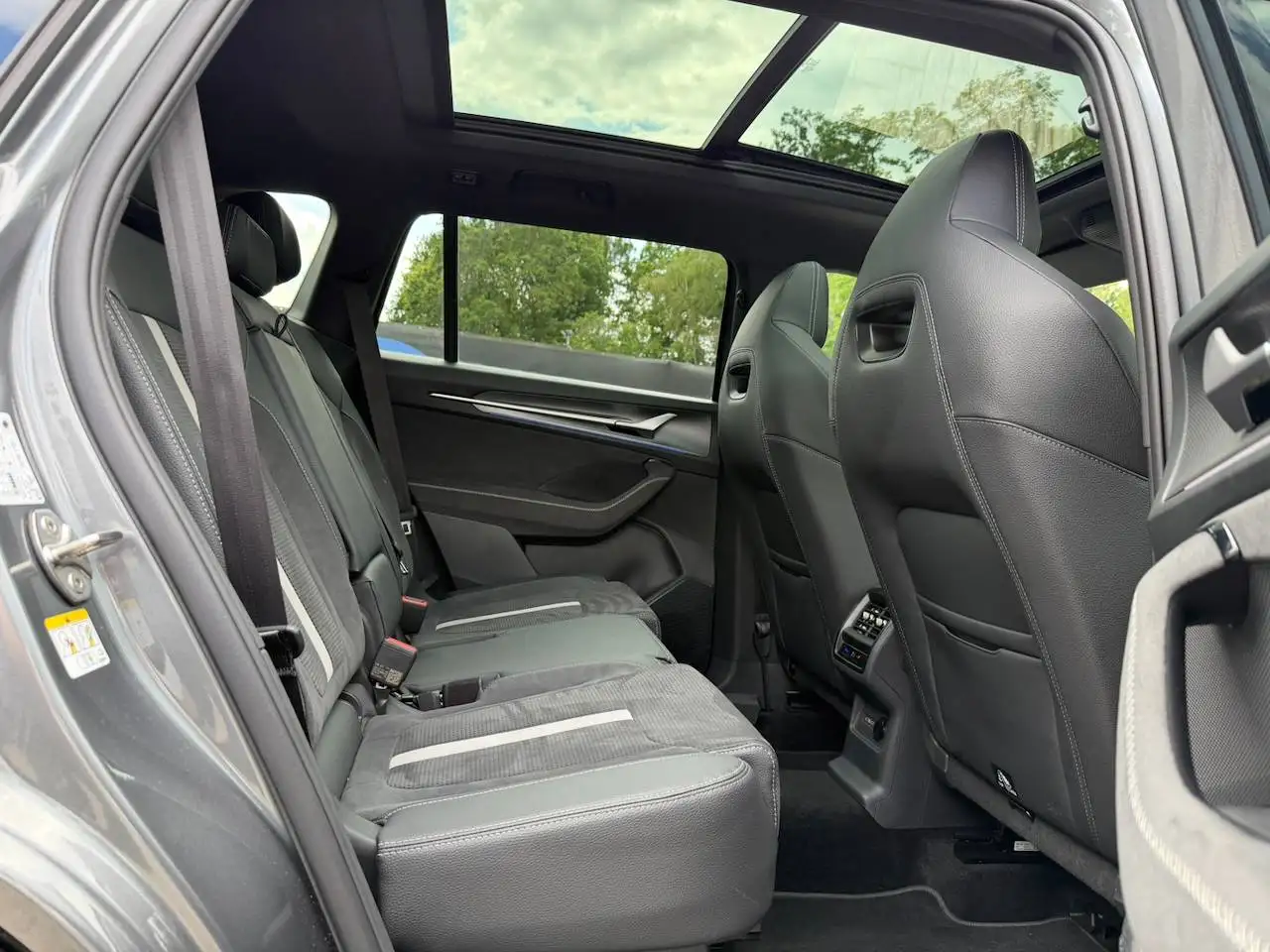 Skoda Kodiaq MHEV SPORTLINE PANO CANTON CAMERA CARPLAY SFEERVERLICHTING MEMORY SEATS — 6/19