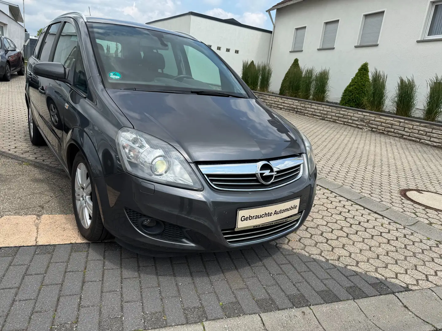Opel Zafira Innovation "110 Jahre"1,6 *Klima*Xenon*PDC*AHK Grey - 2