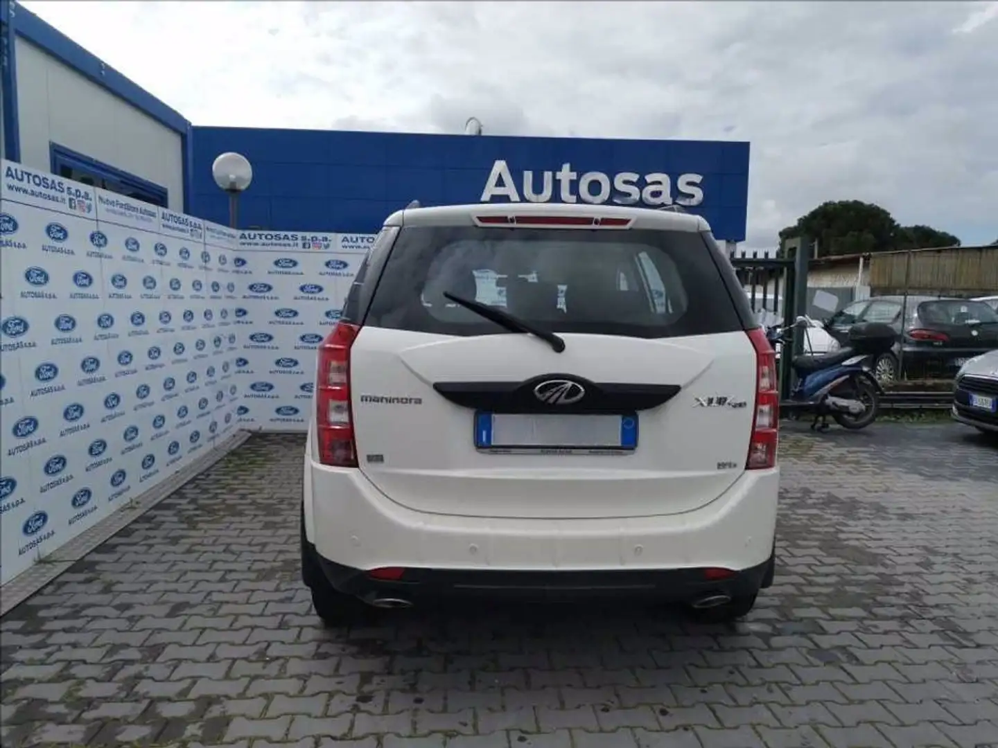 Mahindra XUV500 2.2 16V AWD W6 Weiß - 2