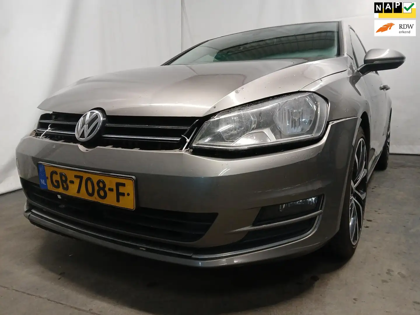 Volkswagen Golf 1.6 TDI Highline - Frontschade - Airbag Defect Grijs - 1