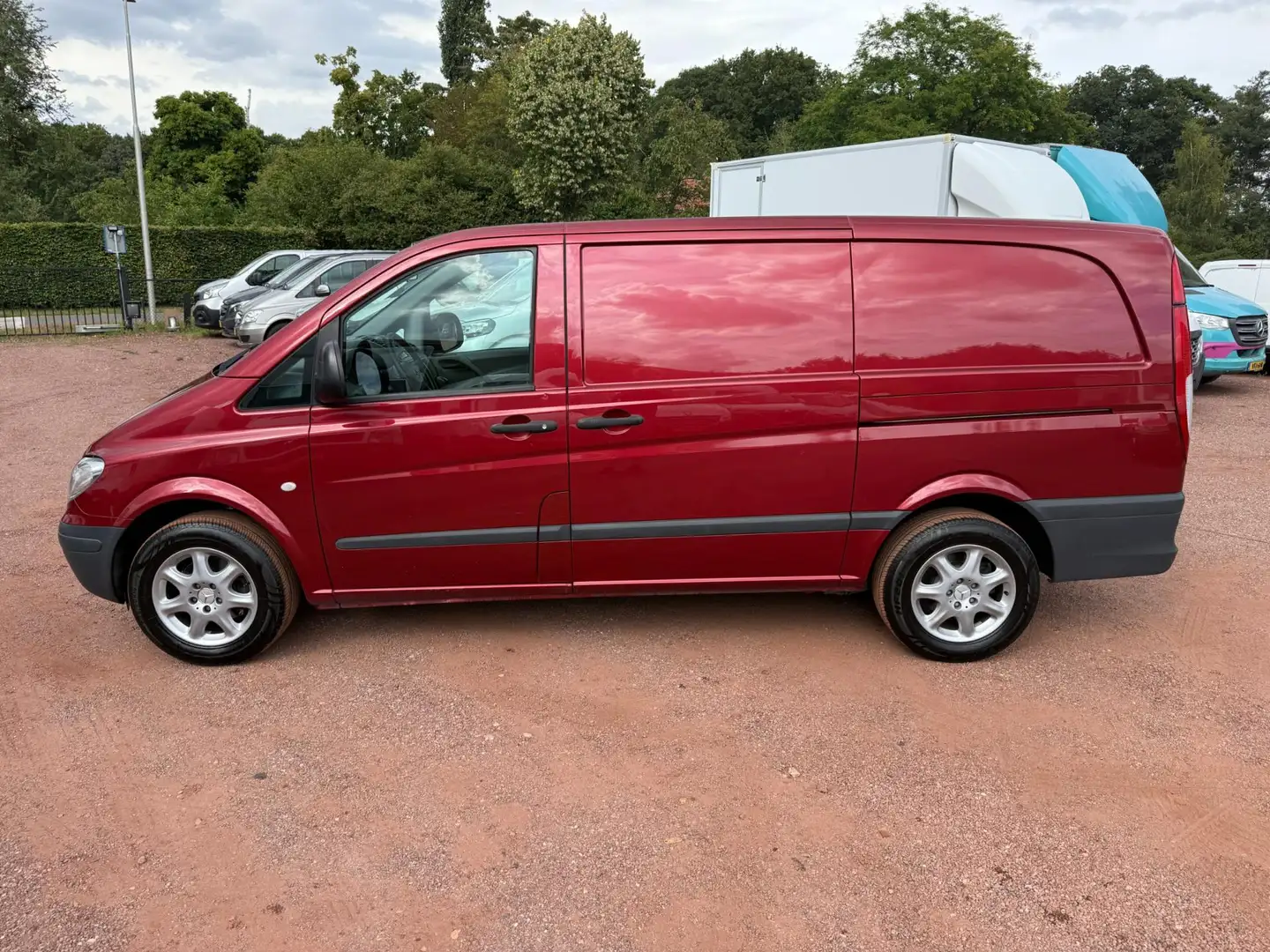 Mercedes-Benz Vito 115 CDI L2H1 2 schuifdeuren Zeer Mooie Auto Van 1e Rouge - 2