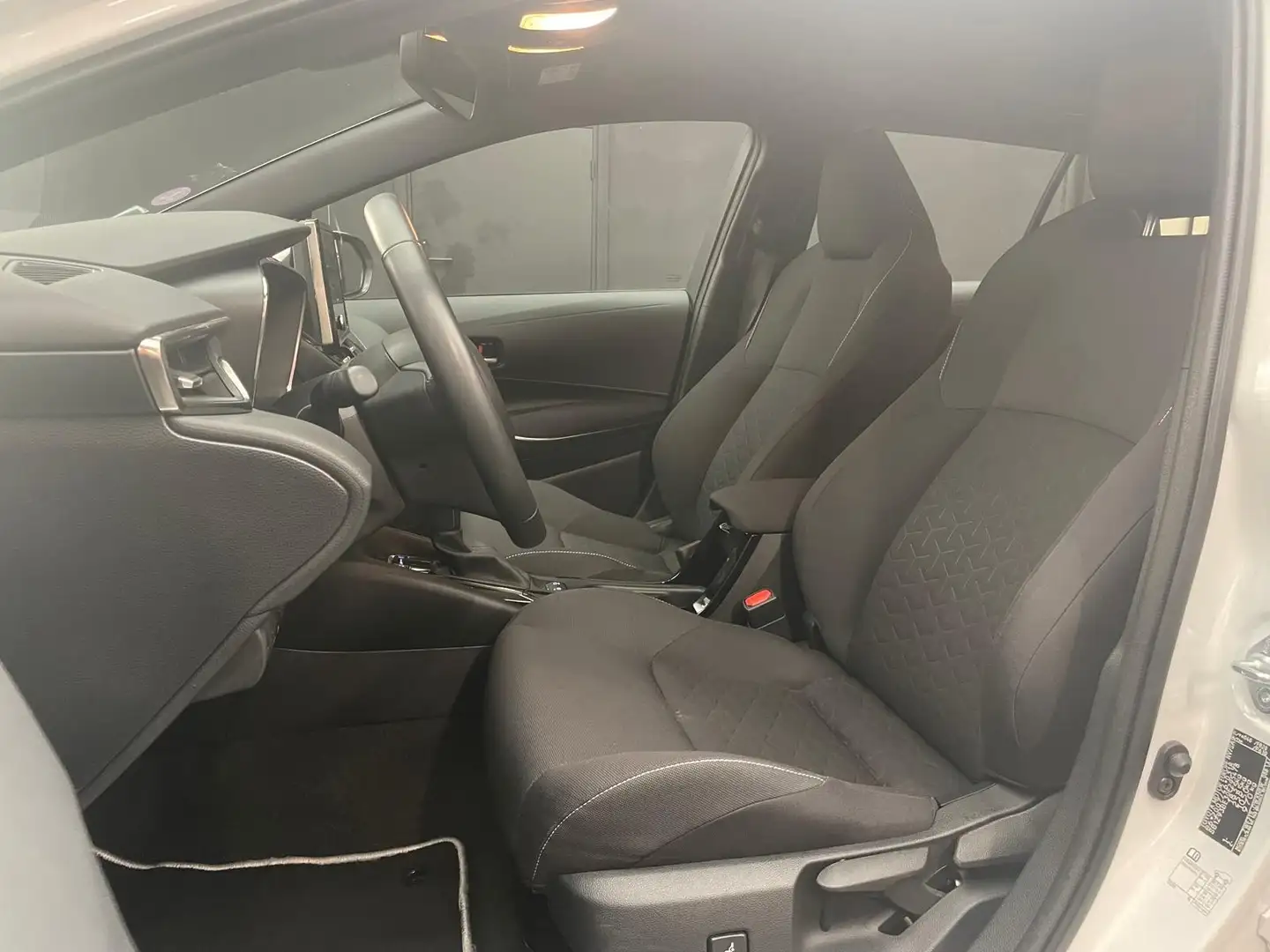 Toyota Corolla Hybrid Dynamic Business Multidrive ECVT Blanc - 2