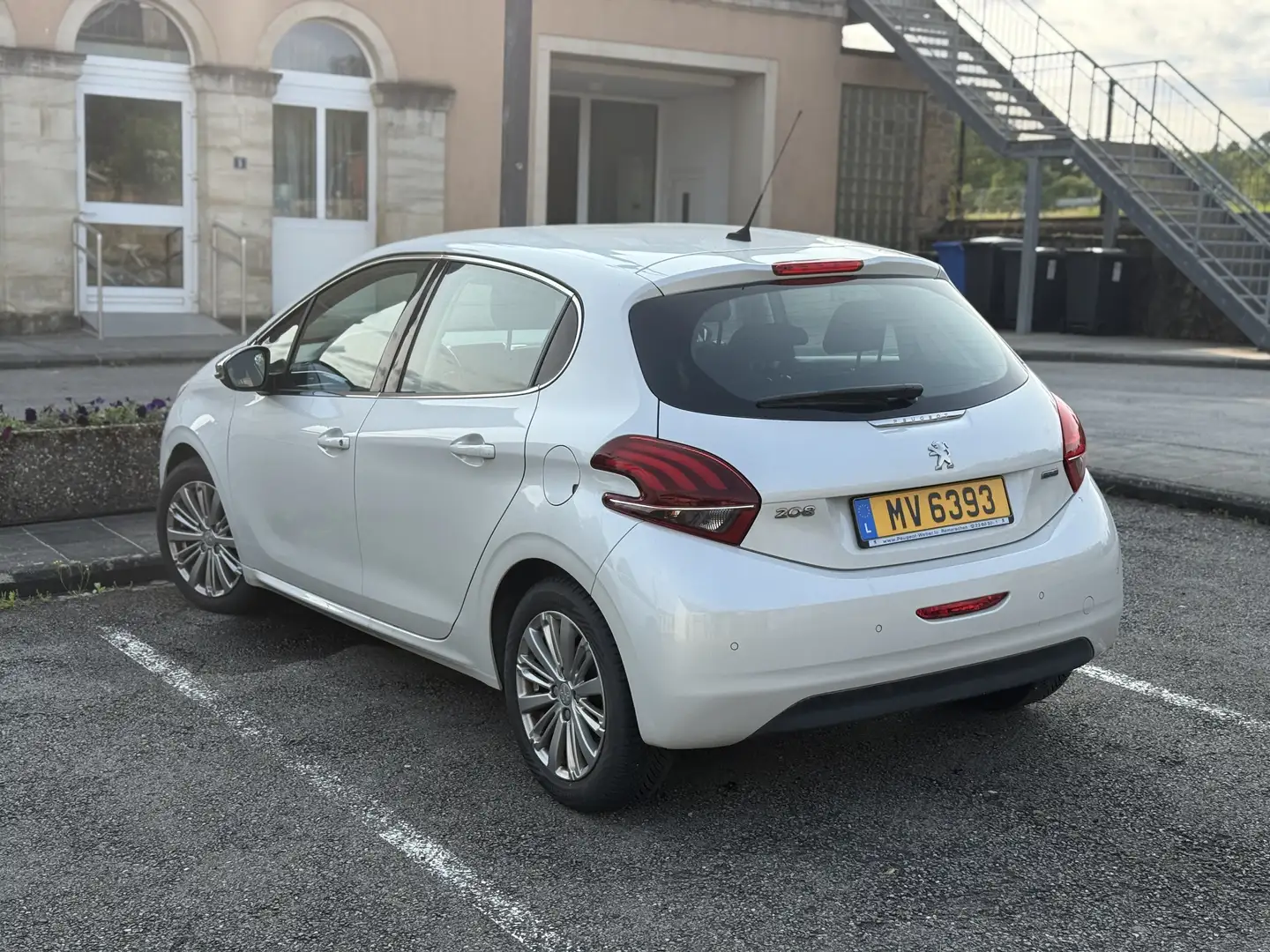 Peugeot 208 PureTech 110 Stop & Start EAT6 Allure - 2