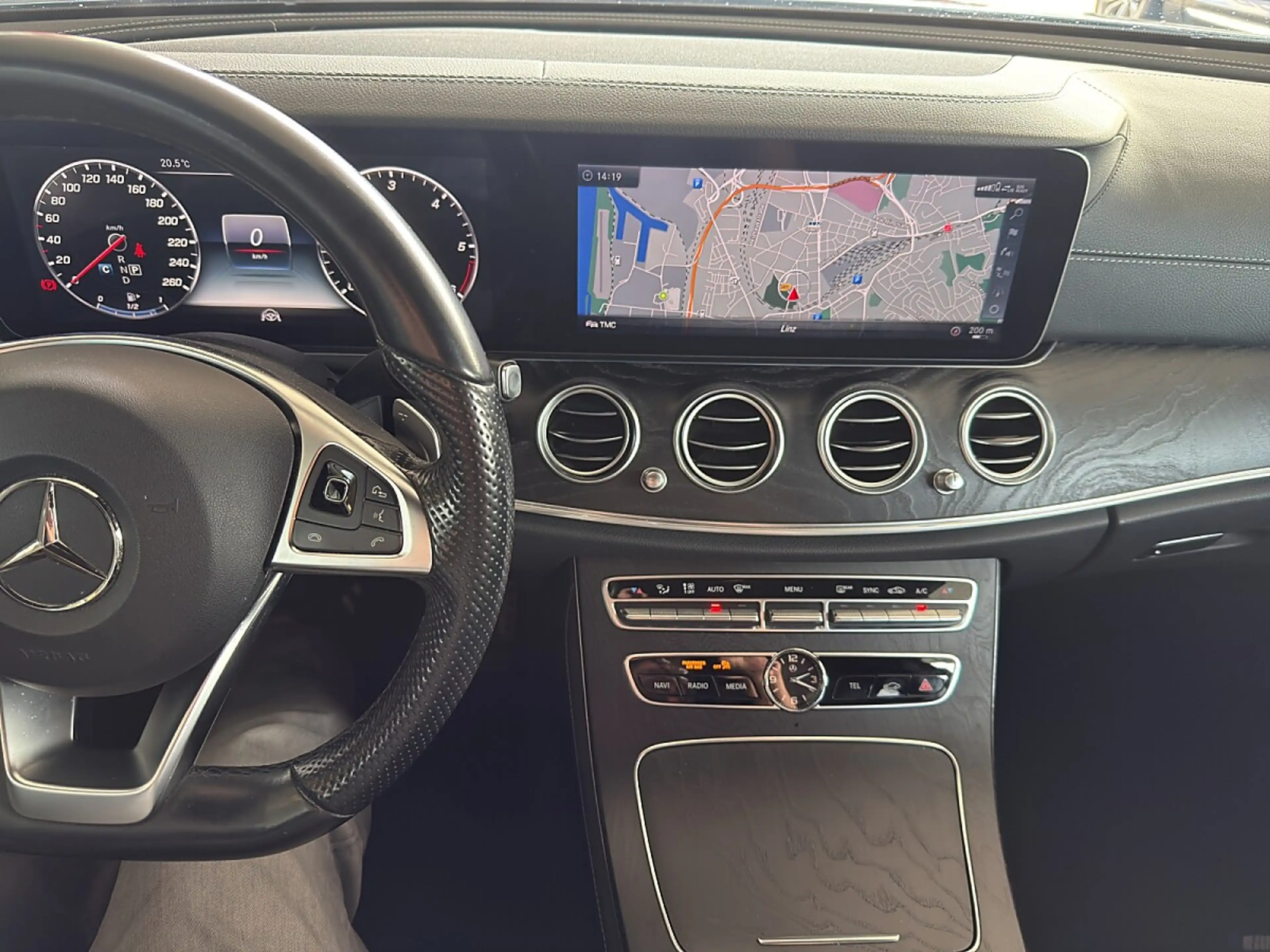 Mercedes-Benz E 220 d T Avantgarde 4MATIC Aut.AMG Paket LP € 98.000... — photo 6