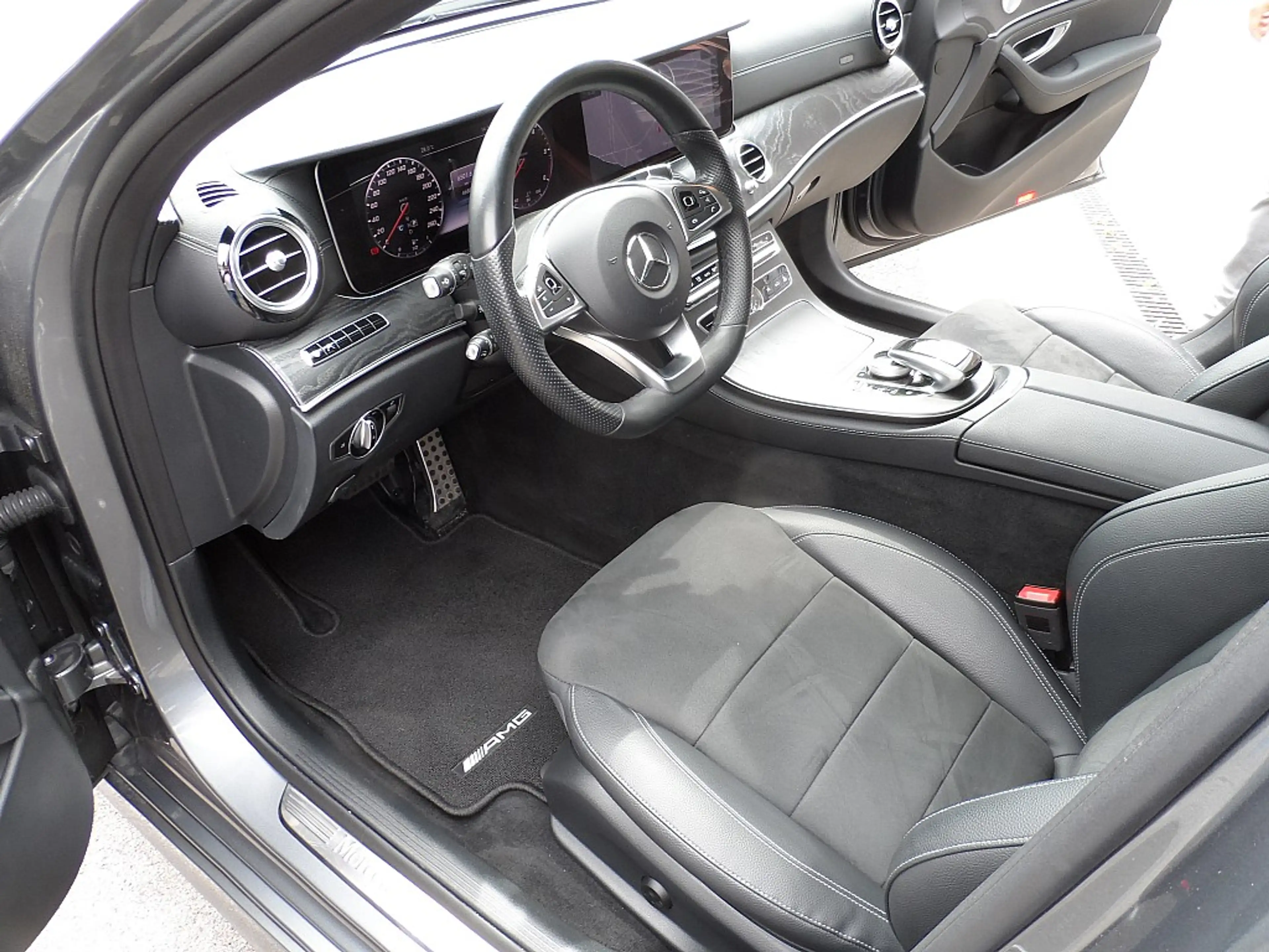 Mercedes-Benz E 220 d T Avantgarde 4MATIC Aut.AMG Paket LP € 98.000... — photo 9