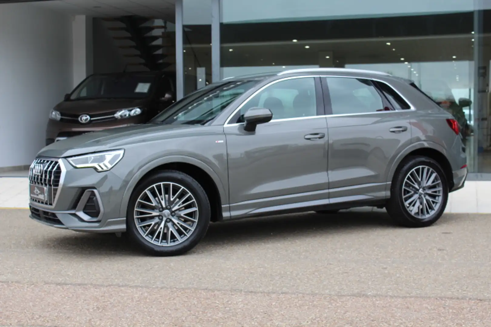 Audi Q3 35 TDI S line S tronic 110kW Gris - 2
