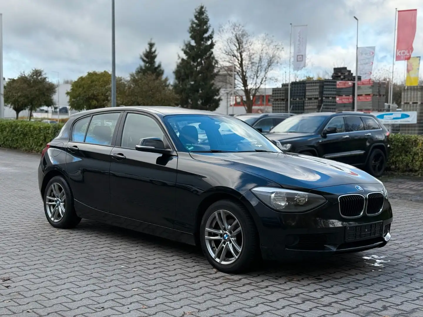 BMW 116 i Lim. 5-trg. TÜV Neu*Navi*Klima* Noir - 1