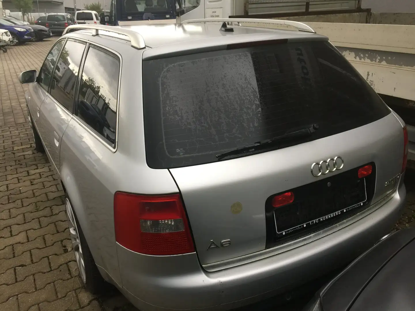 Audi A6 Avant 2.5 TDI quattro Silber - 2