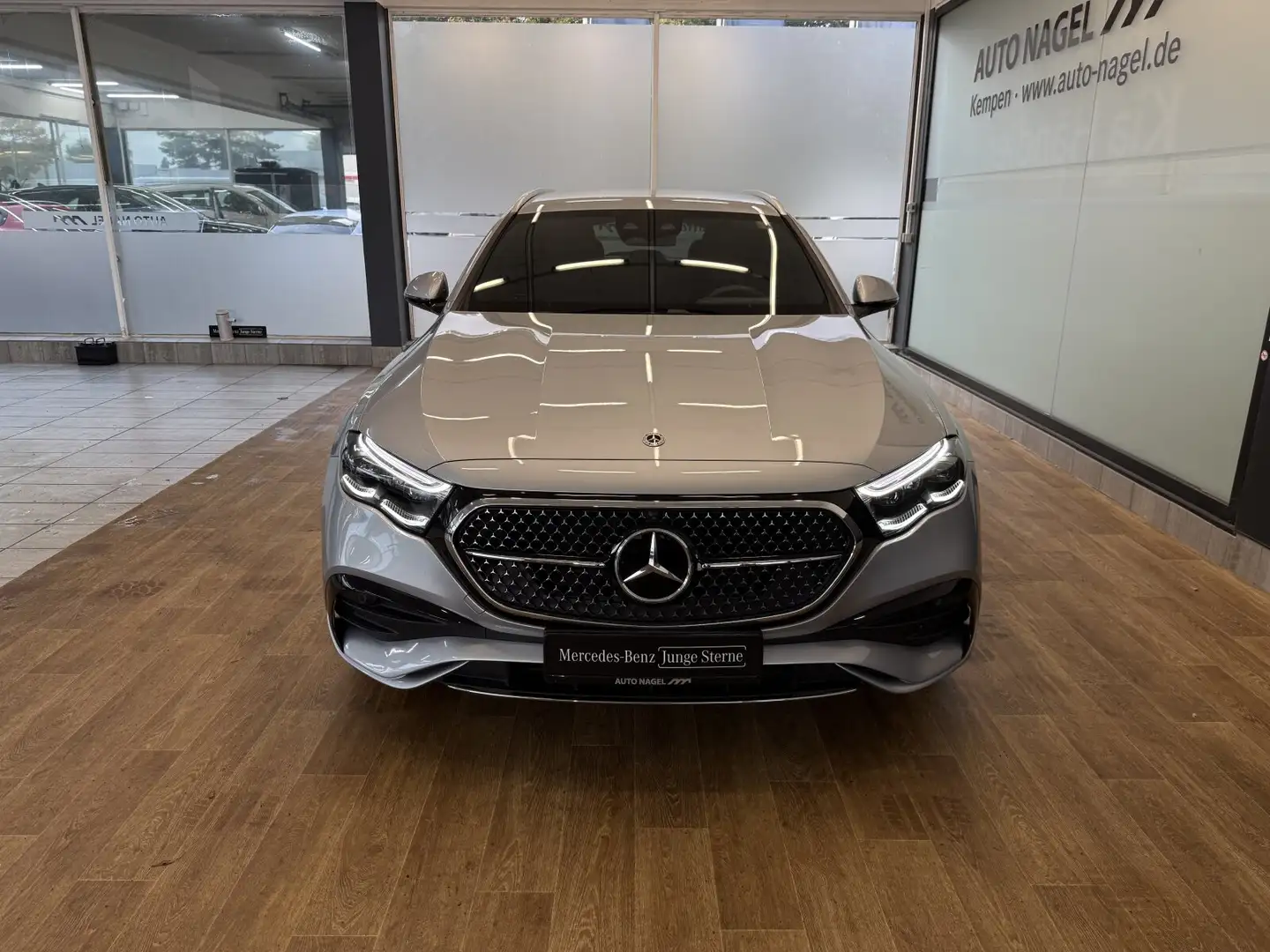 Mercedes-Benz E 220 E 220 d T 4M AMG +DIGITAL-LIGHT+NAVI+DISTRONIC+ Silber - 2
