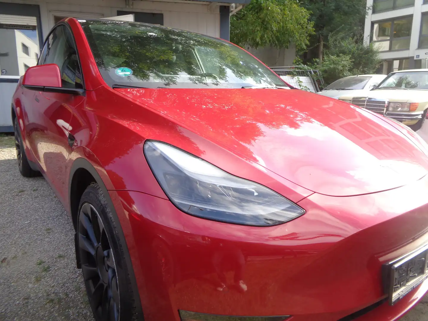 Tesla Model Y Long Range AWD 75kWh Rot - 2
