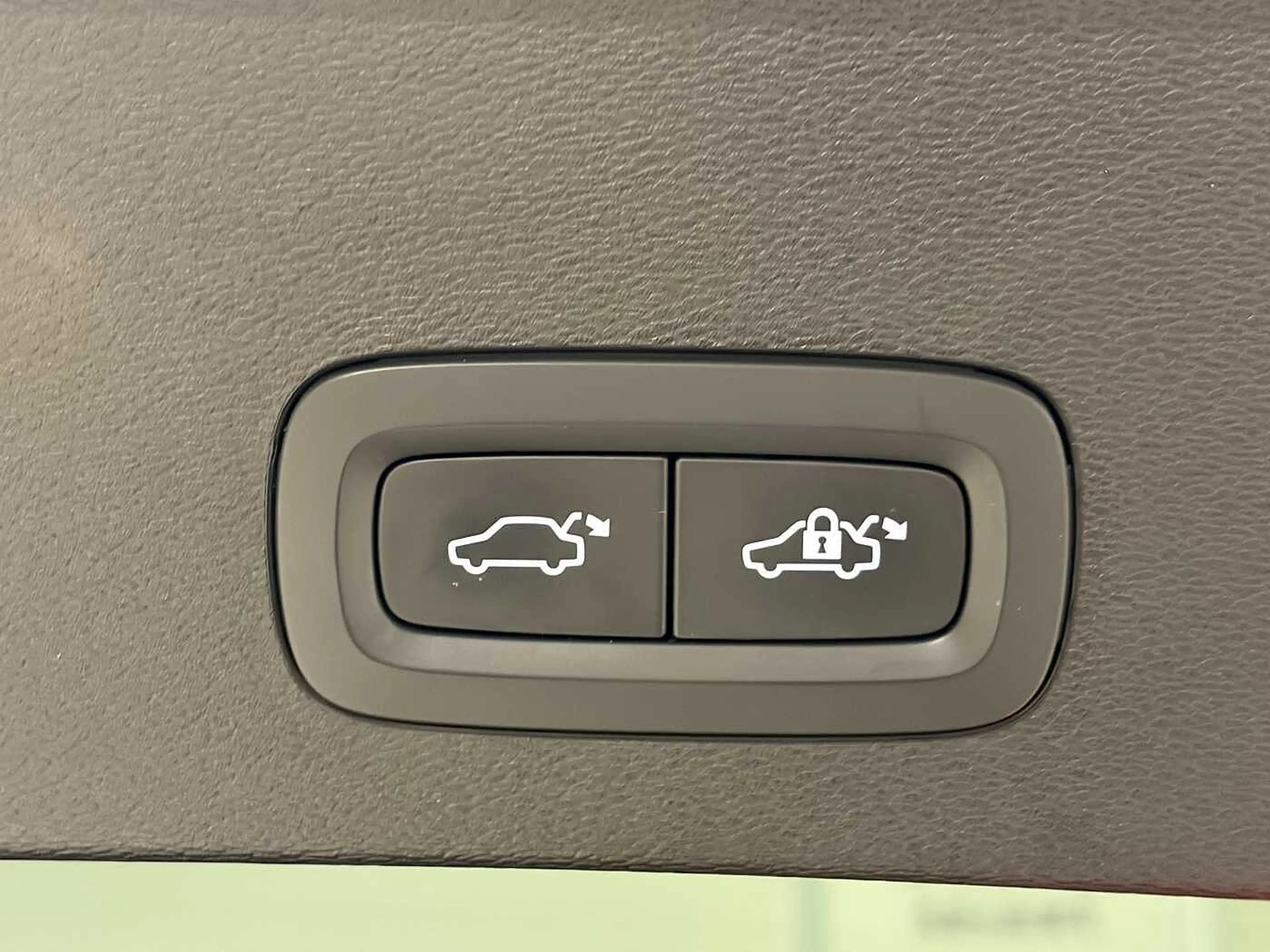 Volvo EC40 Recharge  Extended Range — photo 10
