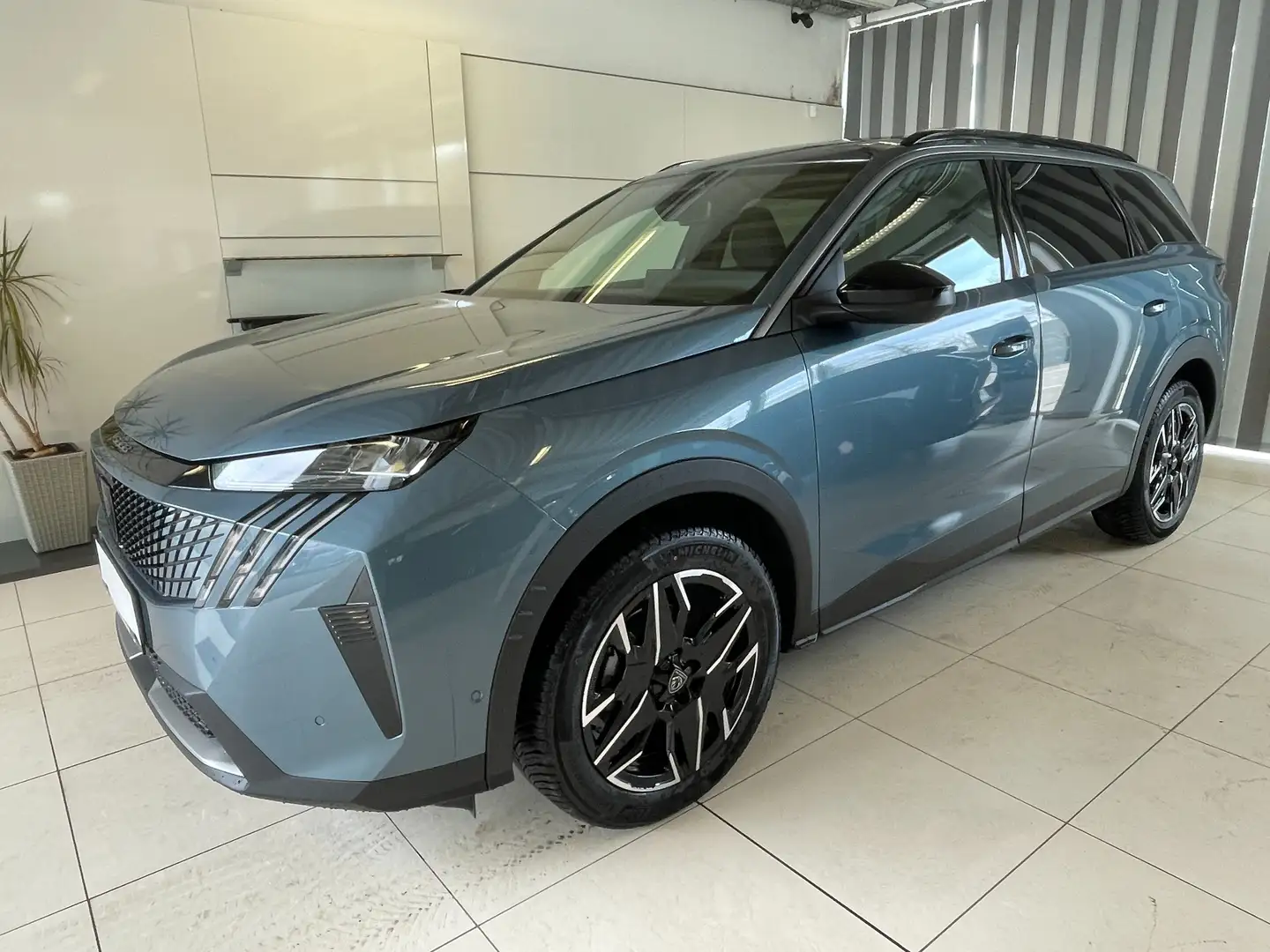 Peugeot 5008 Hybrid 145 Allure Blau - 2
