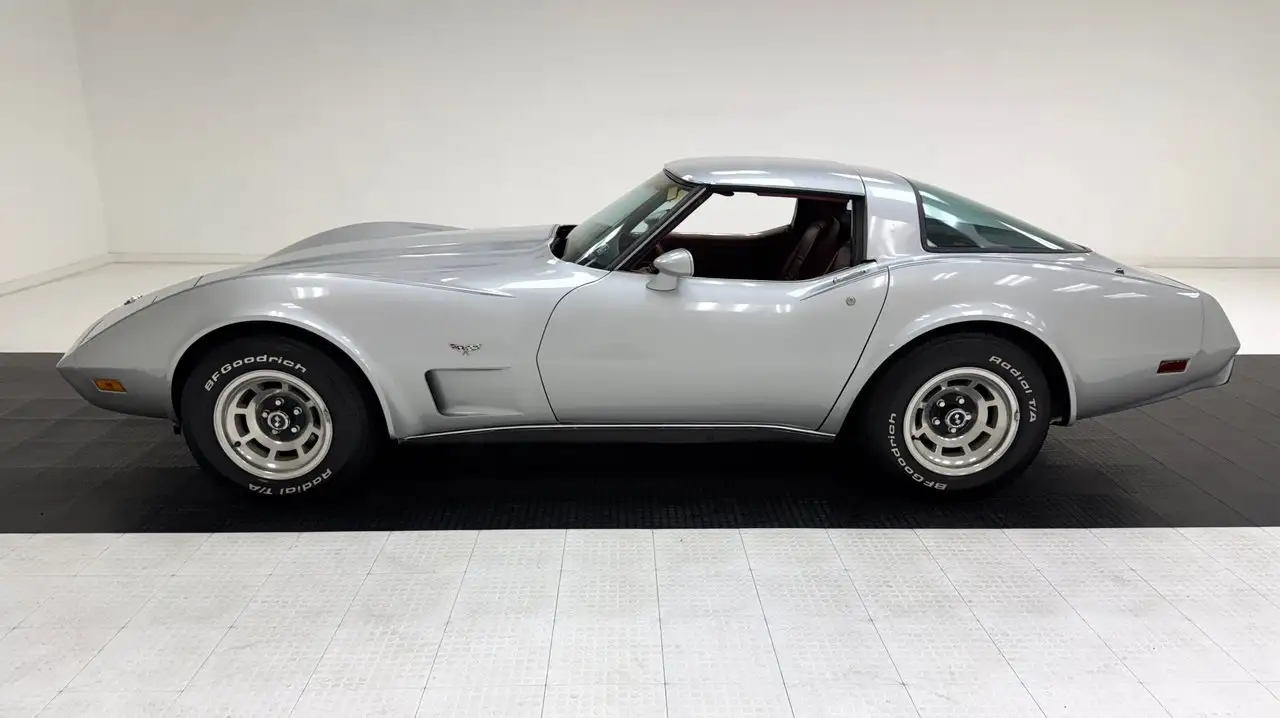 Chevrolet Corvette 25th Anniversary Coupe, foto 2