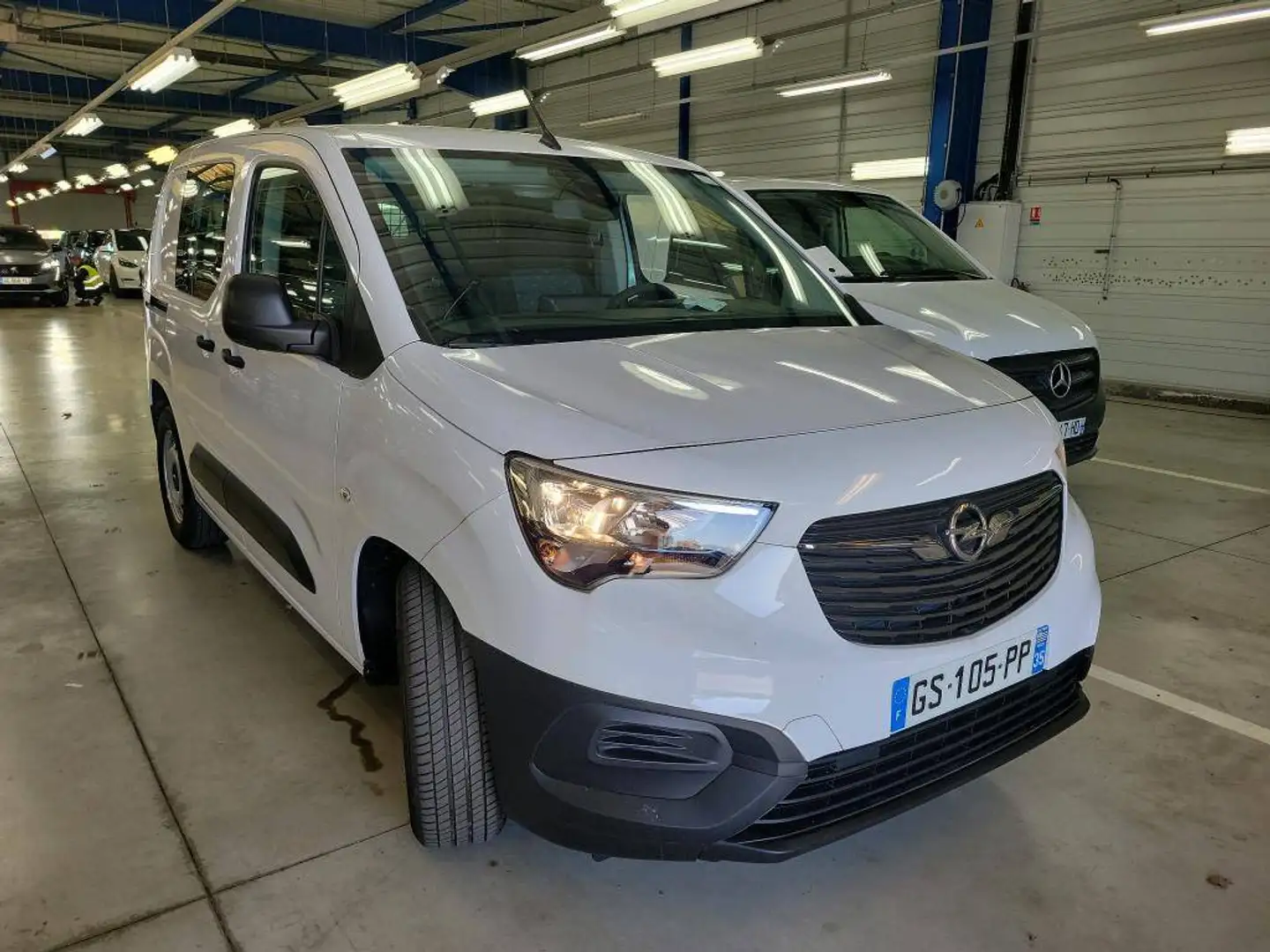 Opel Combo Cargo M 800kg E 136ch  54 kWh Blanc - 1