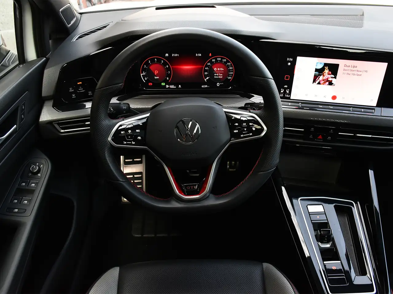 Volkswagen Golf GTI снимка Volkswagen Golf GTI