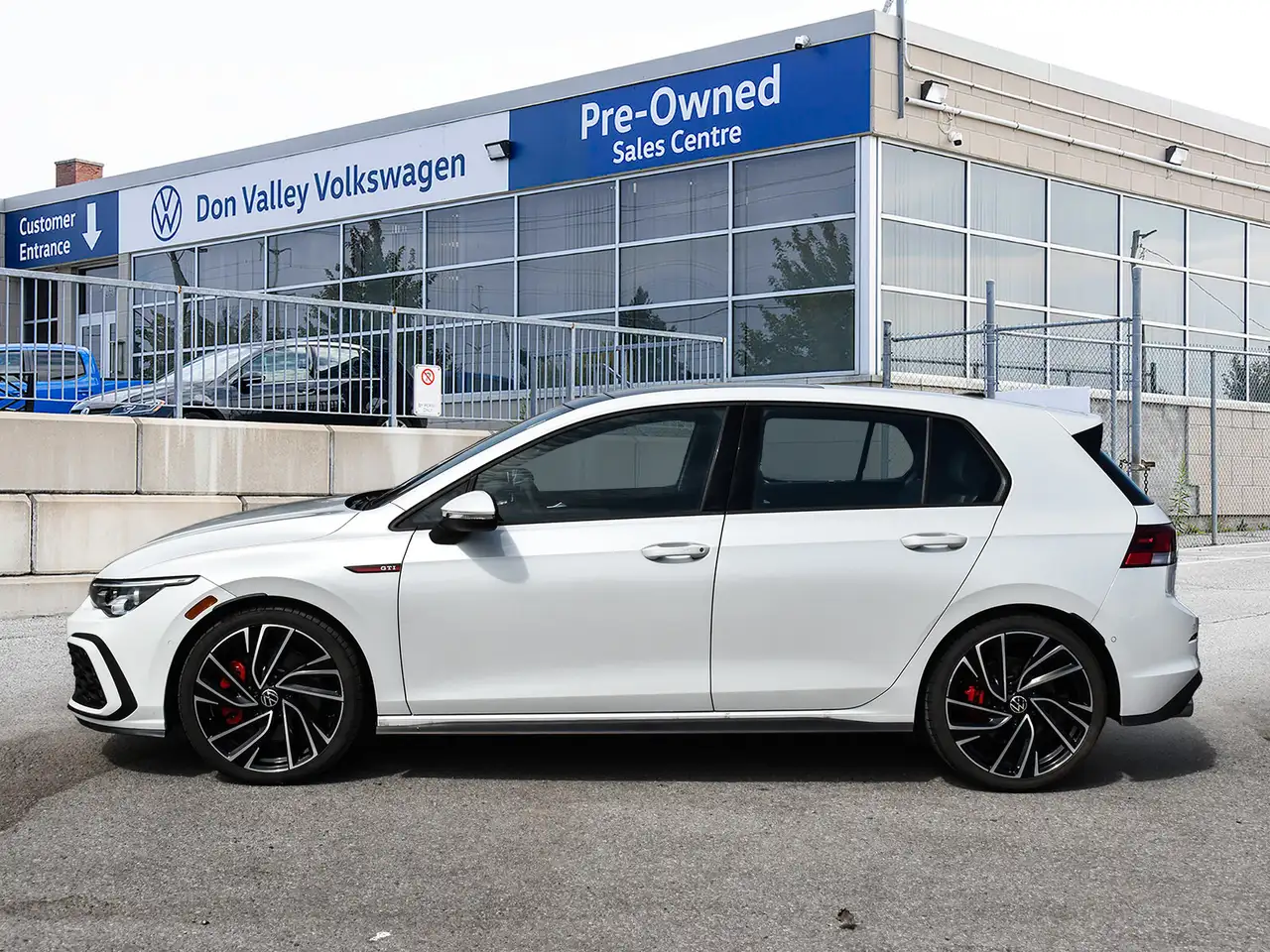 Volkswagen Golf GTI снимка Volkswagen Golf GTI