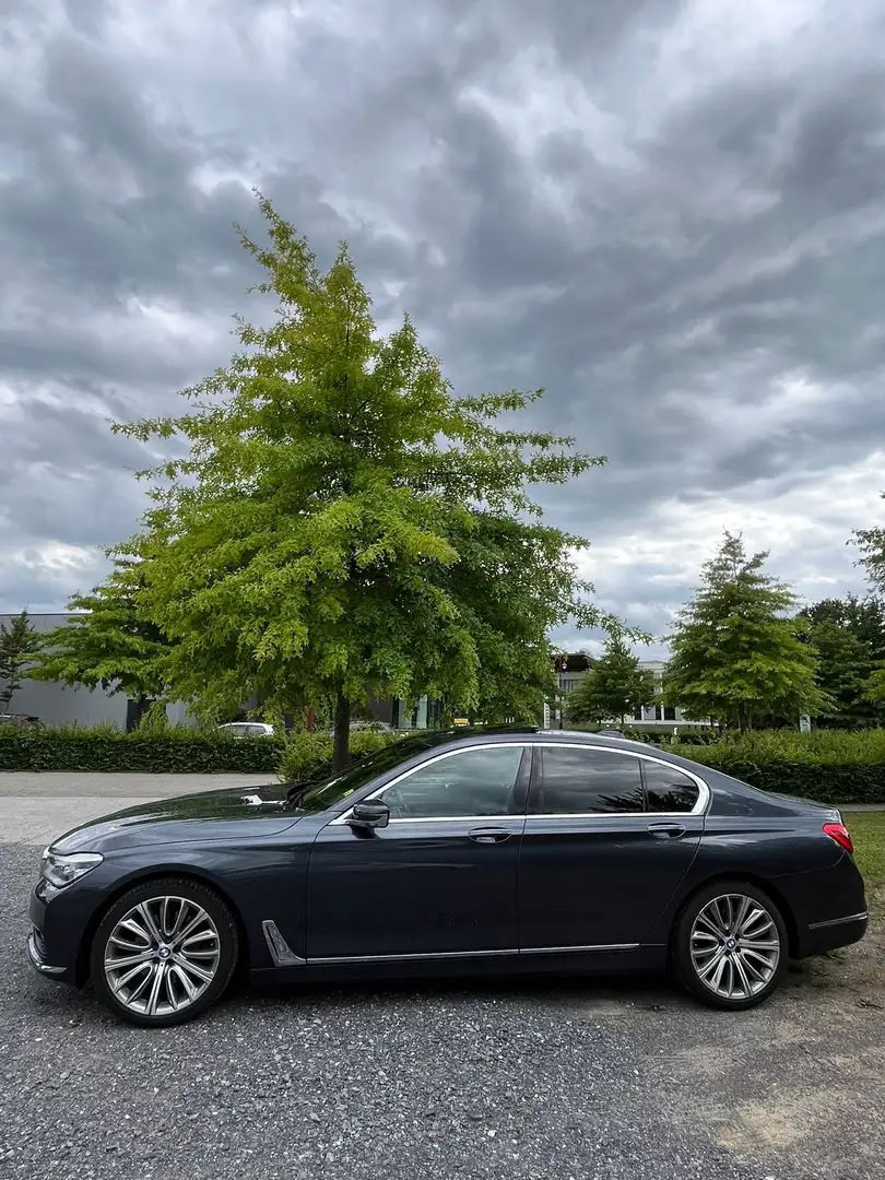 BMW 740 740i - 2