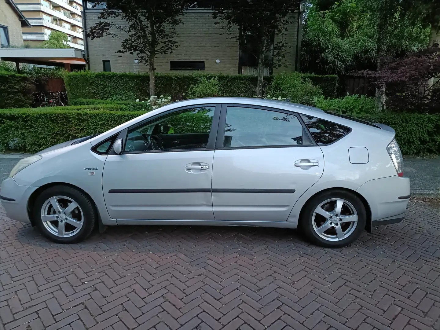 Toyota Prius Prius 1.5 VVT-i Tech Edition Zilver - 2
