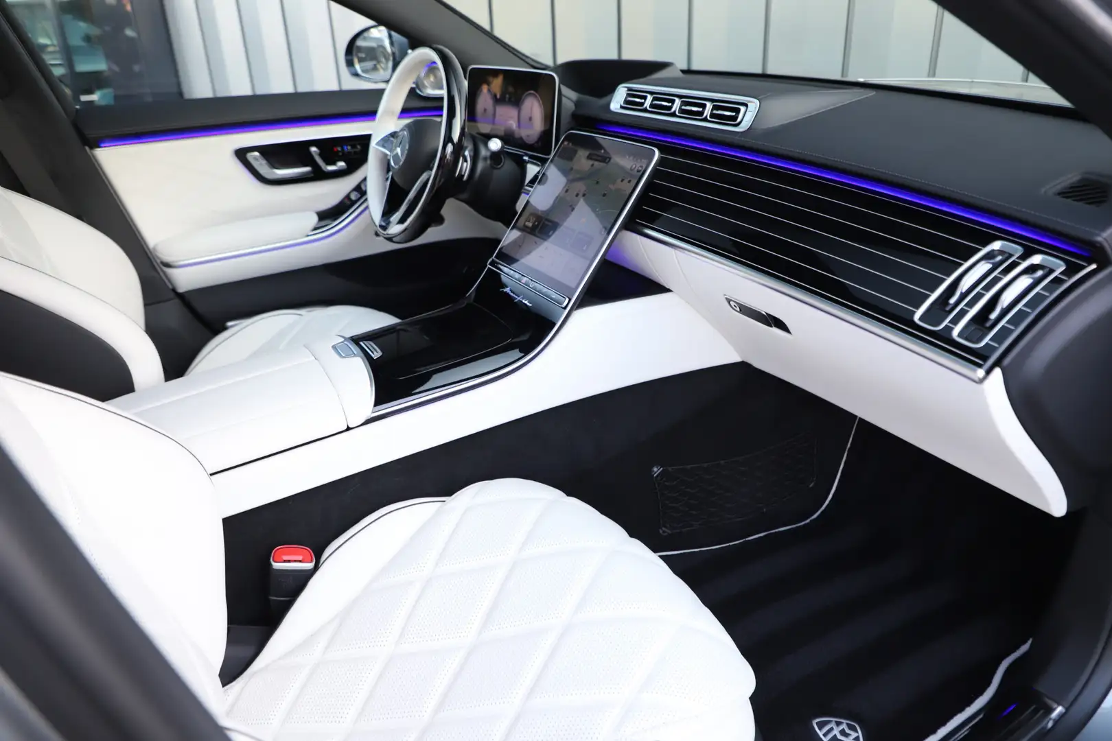 Mercedes-Benz Maybach S-Klasse 580e 4-Matic | Manufaktur | First-class | Achteras Schwarz - 2
