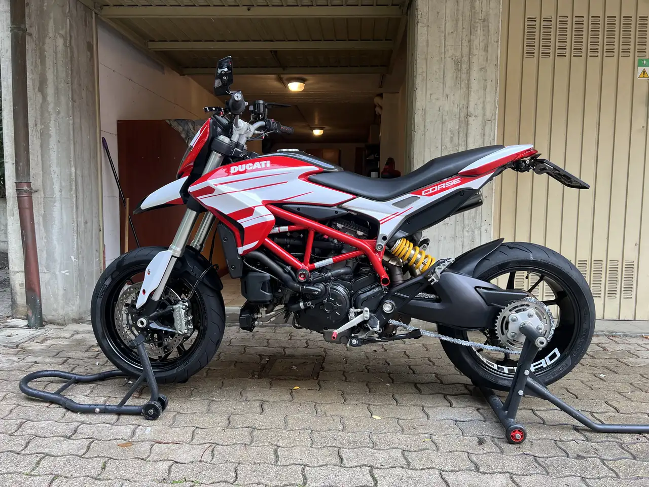 Ducati Hypermotard 939