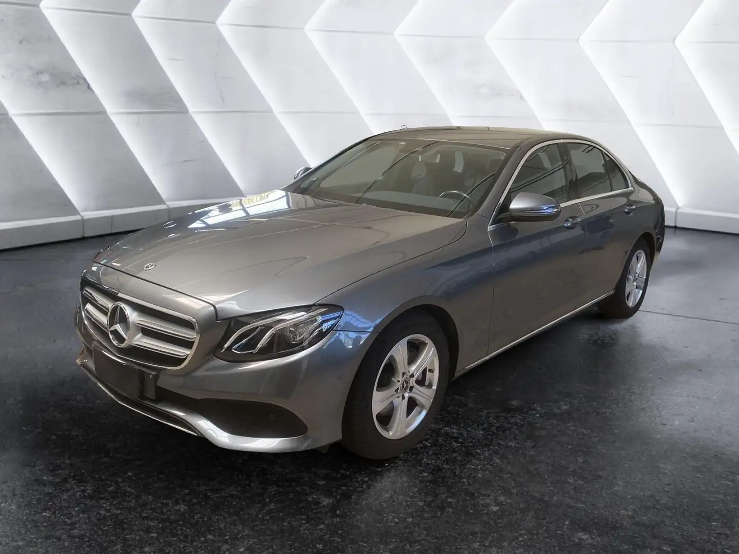 Mercedes-Benz E 220 E 220d 4Matic Auto Business Sport Grijs - 1